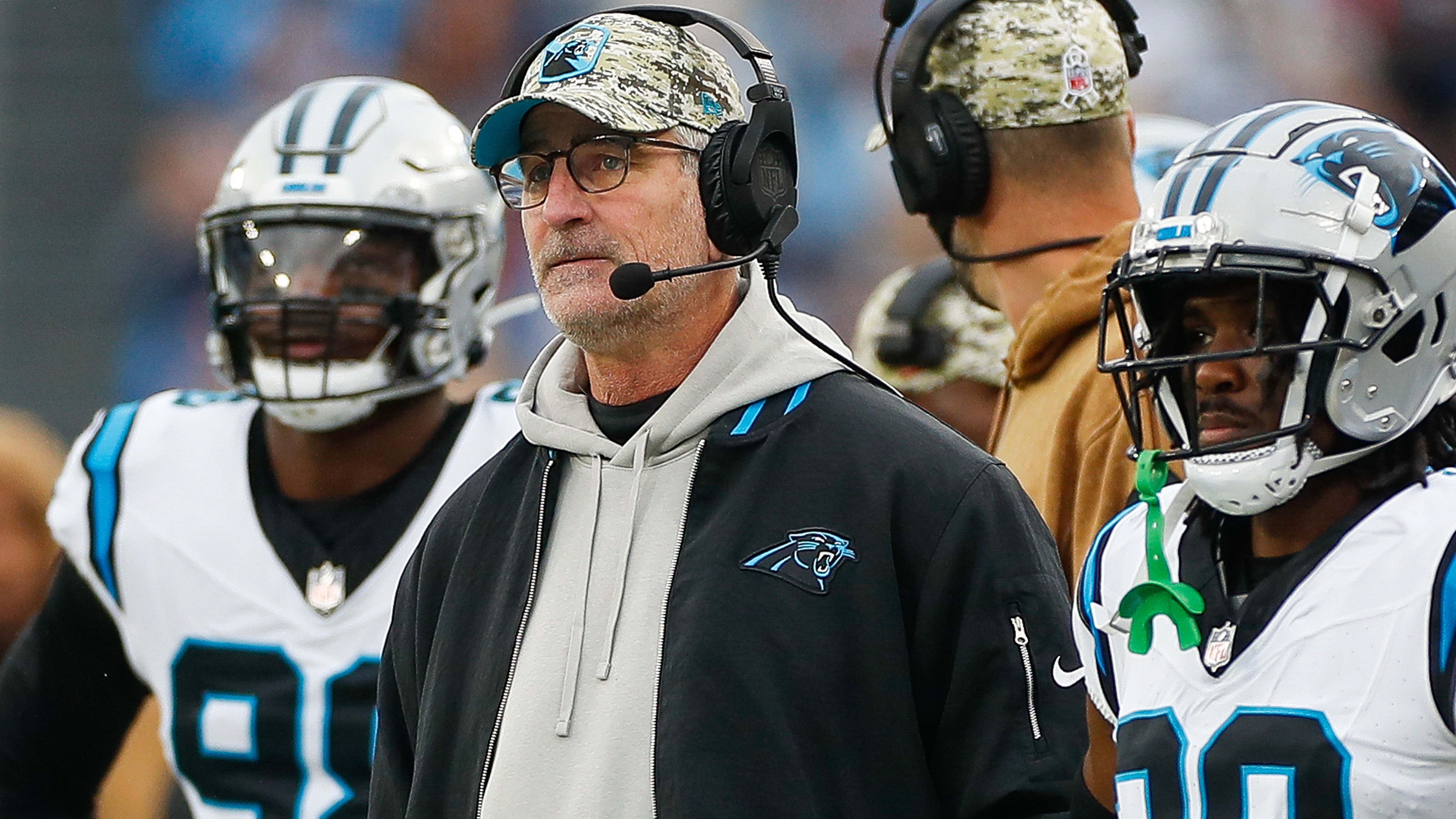 <strong>Wer folgt auf Frank Reich?</strong><br>Die Carolina Panthers haben die Ära Frank Reich nach nur zwölf Spieltagen vorzeitig beendet. Der Head Coach muss nach einem Sieg aus elf Partien seinen Hut nehmen. Interimsmäßig übernimmt der bisherige Special Teams Coordinator Chris Tabor. Das Playcalling liegt derweil erstmal bei Offensive Coordinator Thomas Brown.