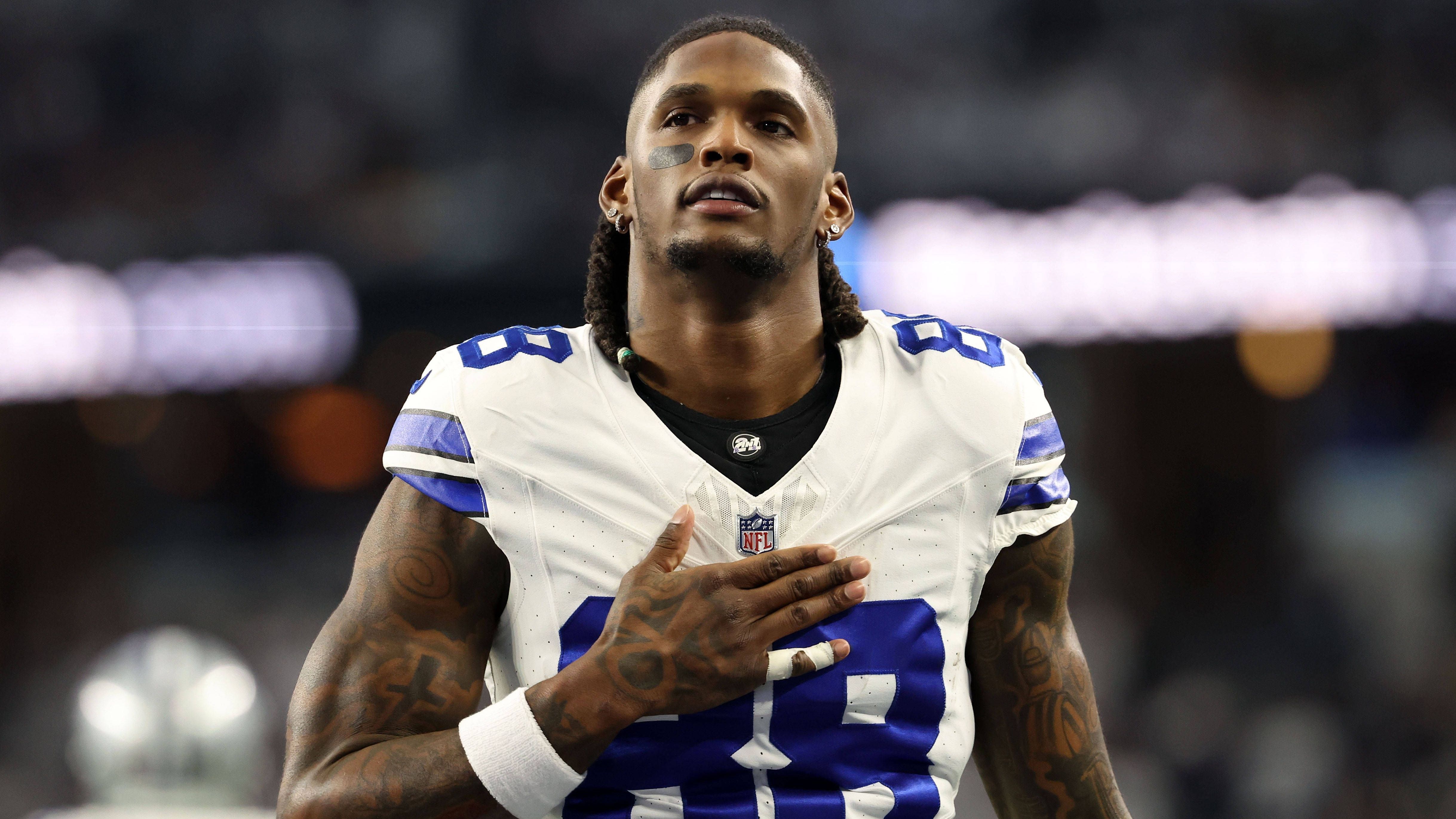 <strong>Vertrags-Holdout! CeeDee Lamb mit kryptischem Post</strong><br>Der Wide Receiver wartet weiter auf seinen neuen Vertrag bei den Dallas Cowboys. Die stagnierenden Verhandlungen waren wohl auch der Grund für einen rätselhaften Post von CeeDee Lamb auf Instagram. Kommentarlos teilte der dreimalige Pro-Bowler ein Bild von Tobey Maguire in seiner Rolle als Spiderman im "bösen" schwarzen Anzug aus Teil 3 der Filmreihe. Was das wohl zu bedeuten hat?