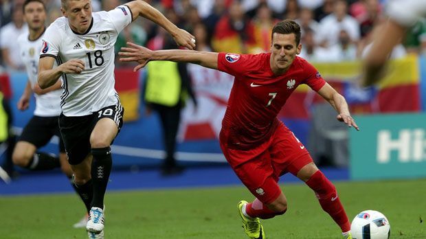 
                <strong>Arkadiusz Milik</strong><br>
                Arkadiusz Milik: Agierte oftmals unglücklich. Zunächst tauchte Lewandowskis Nebenmann fast komplett ab, in der zweiten Hälfte vergab er zwei Riesenchancen, weil er den Ball nicht traf. ran-Note: 5
              