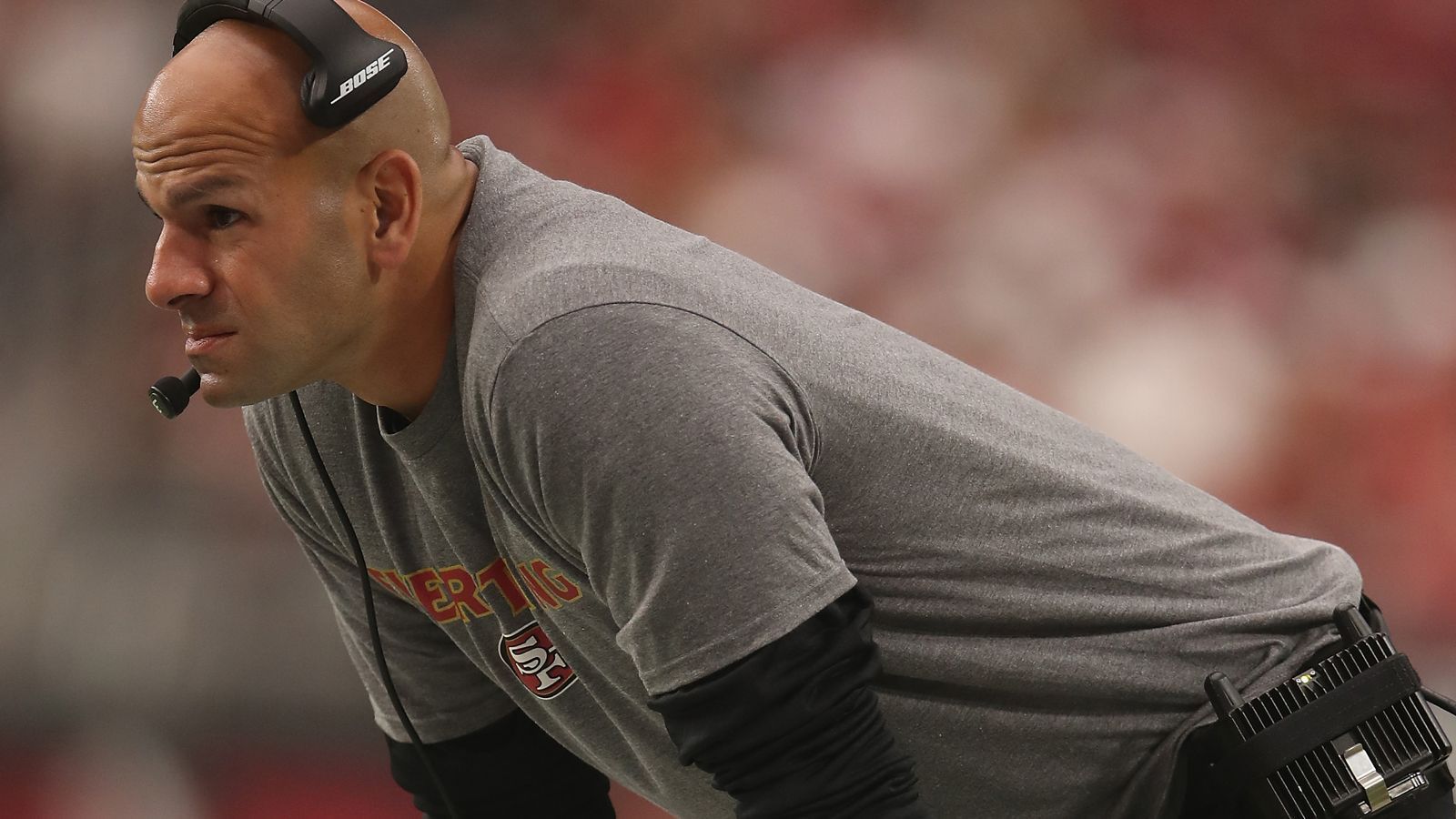 
                <strong>Gewinner: Defense San Francisco 49ers/Robert Saleh</strong><br>
                Er war der Mann des Tages im Coliseum in L.A.: Robert Saleh. Die Kameras hatten ihren Spaß am Defensive Coordinator der 49ers gefunden, hielten derauf, wenn er die Fäuste ballte oder seine Defense gestenreich antrieb. Eine Defense, die beim 20:7 bei den Rams bewies, dass sie zum Besten gehört, was die Liga zu bieten hat. Und Garant dafür ist, dass die 49ers neben den New England Patriots das einzige Team sind, das immer noch ungeschlagen ist. 
              