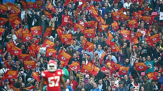 
                <strong>Platz 7: Kansas City Chiefs</strong><br>
                Platz 7: Kansas City Chiefs (Arrowhead Stadium - Kapazität: 76.416) mit 75.781 Fans pro Heimspiel (insgesamt 303.125 Zuschauer in vier Spielen).
              