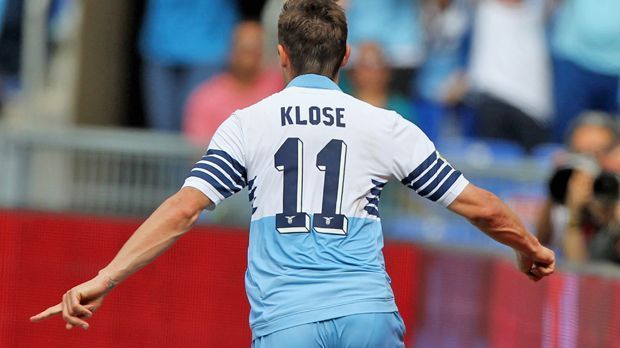 
                <strong>Miroslav Klose</strong><br>
                Mit 37 Jahren wollte Miroslav Klose nochmal Champions League spielen. Doch Bayer Leverkusen hatte etwas dagegen und schaltete Klose-Klub Lazio Rom aus.
              