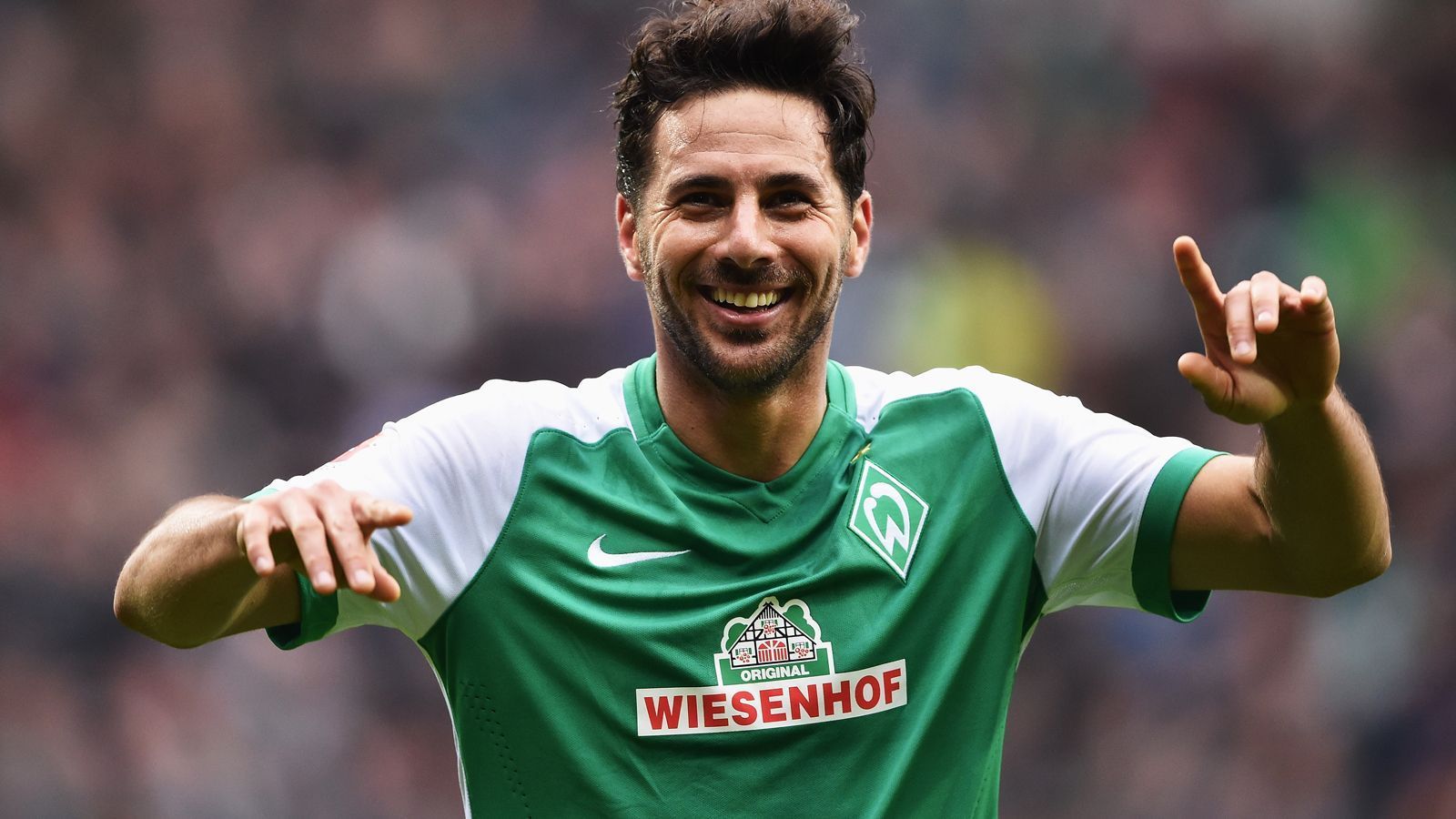 
                <strong>Claudio Pizarro Zugang Werder Bremen)</strong><br>
                Sie können einfach nicht ohne einander: Claudio Pizarro wechselt zum vierten Mal (!) zum SV Werder Bremen. "Wir haben uns dazu entschlossen noch einen richtigen Mittelstürmer dazu zunehmen, der uns Kader richtig gut ergänzen wird. Claudio ist zudem mit seiner Qualität und Erfahrung genau der richtige Spieler, um auch unsere jungen Spieler auf das nächste Level zu heben", sagte Bremens Sportdirekter Frank Baumann. Schon in Kürze wird Pizarro einen Ein-Jahres-Vertrag bei der Hanseaten unterschreiben, der stark leistungsbezogen sein soll. 
              