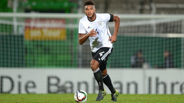 
                <strong>Jonathan Tah: Linebacker</strong><br>
                Jonathan Tah - Linebacker: Groß, zweikampfstark und schnell. Der Leverkusener Verteidiger könnte rein körperlich auch als Linebacker in der NFL Karriere machen. Er wäre vor allem bei Passspielzügen ein guter Mann, um die ein oder andere Interception zu fangen.
              