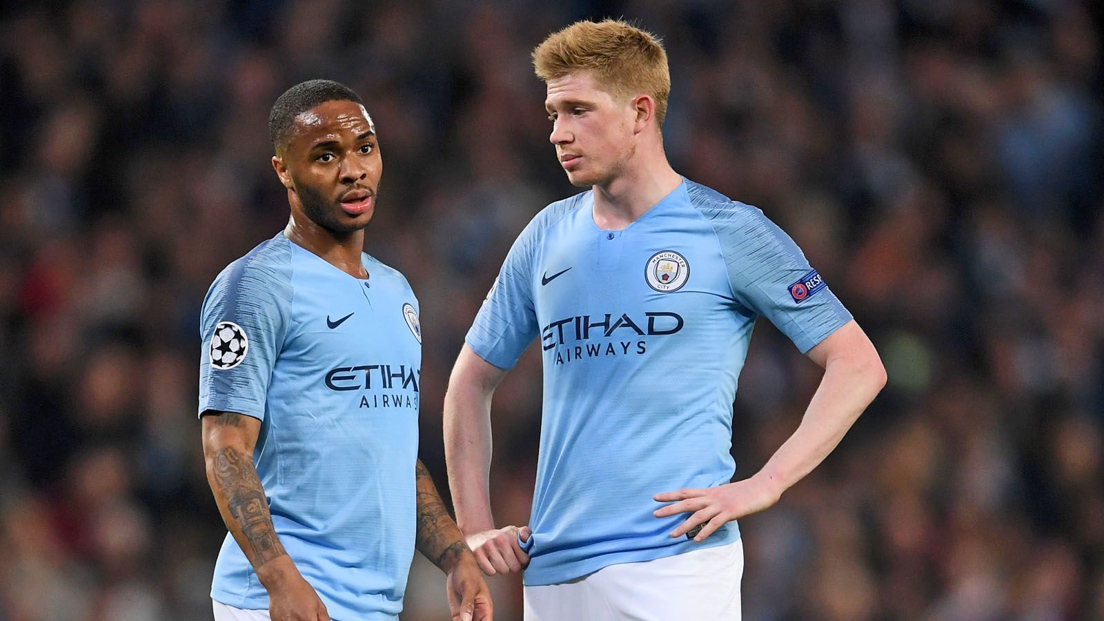 
                <strong>Manchester City</strong><br>
                Durch die Enthüllungen von "Football Leaks" wurde aufgedeckt, dass Manchester Citys arabische Geldgeber versteckt Millionen-Summen in den Verein gepumpt haben. Dafür wurden Sponsoren-Verträge aufgeblasen, die jeweiligen Firmen zahlten nur Teile der offiziell vereinbarten Summen. Nun befasst sich die UEFA mit dem Fall. Laut diversen Medienberichten droht den Citizens sogar ein Ausschluss aus der Champions League. 
              