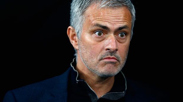 
                <strong>Jose Mourinho</strong><br>
                Nach der 1:2-Pleite bei West Ham United wird die Kritik an Jose Mourinho immer lauter. Sollte "The Special One" bis Weihnachten noch weitere Partien verlieren, könnte es tatsächlich eng für die Star-Coach werden. Mögliche Nachfolge-Kandidaten gibt es bereits jede Menge ...
              