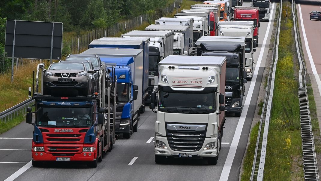 Österreich macht Grenzen wegen Tag der Deutschen Einheit dicht: 110 Kilometer Stau am Brenner – Italien tobt vor Wut. (Symbolbild)