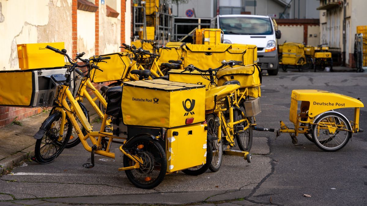 Schöne gelbe Fahrräder von der deutschen Post