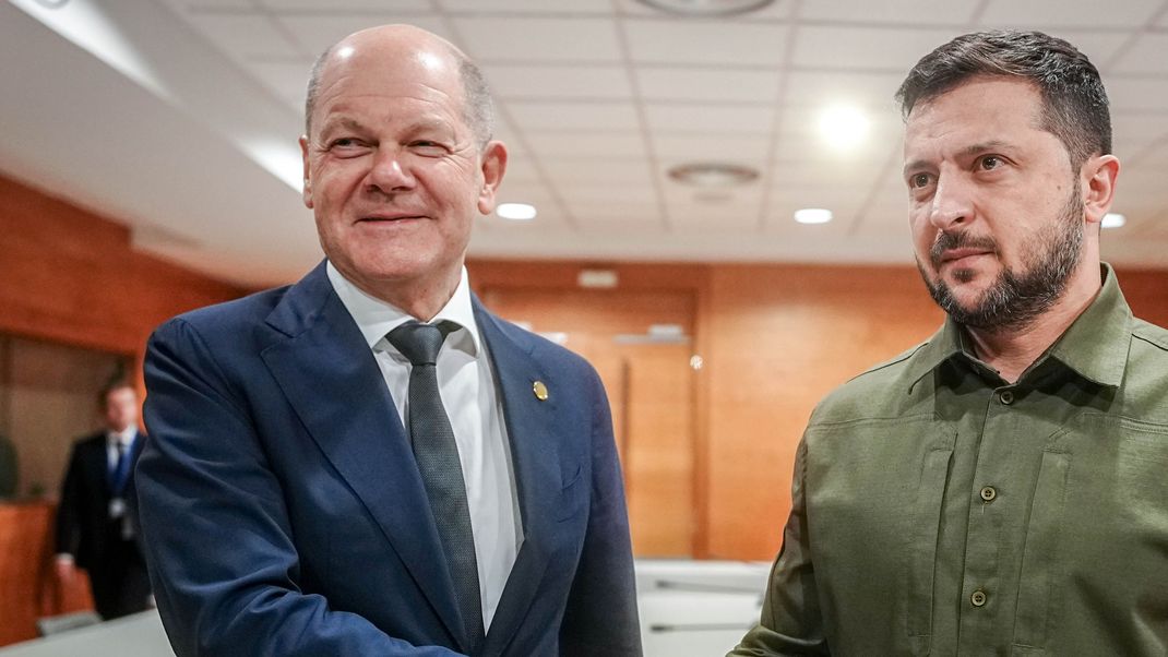 Auf dem Europa-Gipfel im spanischen Granada hat Bundeskanzler Olaf Scholz der Ukraine ein weiteres Flugabwehrsystem vom Typ Patriot zugesagt.