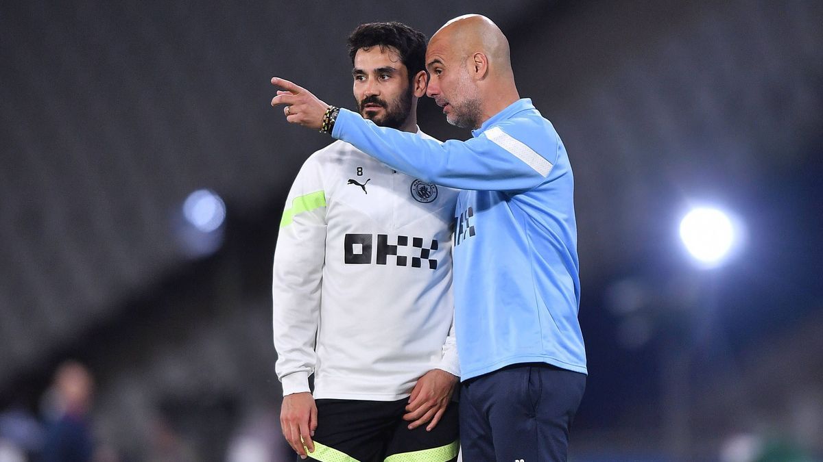 Fußball Champions League Finale Abschlusstraining Manchester City am 09.06.2023 im Atatürk-Olympiastadion in Istanbul Ilkay Gündogan ( Manchester ), links - Josep Pep Guardiola ( Trainer Cheftraine...