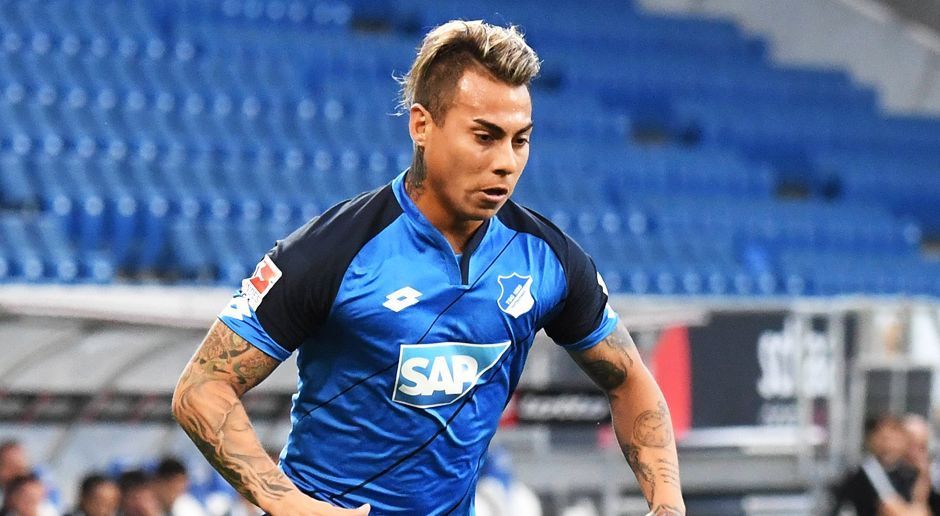 
                <strong>Eduardo Vargas</strong><br>
                Eduardo Vargas (TSG 1899 Hoffenheim): Bisher kommt der Chilene im Kraichgau nicht über die Rolle des Jokers hinaus. Vargas soll auch nach einem Jahr bei der TSG 1899 noch immer Anpassungsschwierigkeiten haben und nur wenig deutsch sprechen. "Vielleicht benötigt er einfach mal zwei Jahre an einem Ort", sagt Hoffenheims Sportchef Alexander Rosen. Für den Klub gilt es deshalb zu entscheiden, ob man mit Vargas geduldig sein will, oder den 26-Jährigen doch für rund sechs bis acht Millionen Euro Ablöse verkauft. (Quelle: Bild)
              