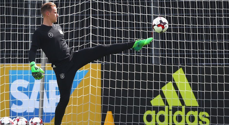 
                <strong>Marc-Andre ter Stegen (FC Barcelona)</strong><br>
                Der Keeper von Barca ist mittlerweile einer der besten der Welt. Stark auf der Linie, aber vor allem fußballerisch eine Augenweide, wird er die klare Nummer eins im deutschen Tor sein. Ein würdiger Ersatz für Manuel Neuer.
              