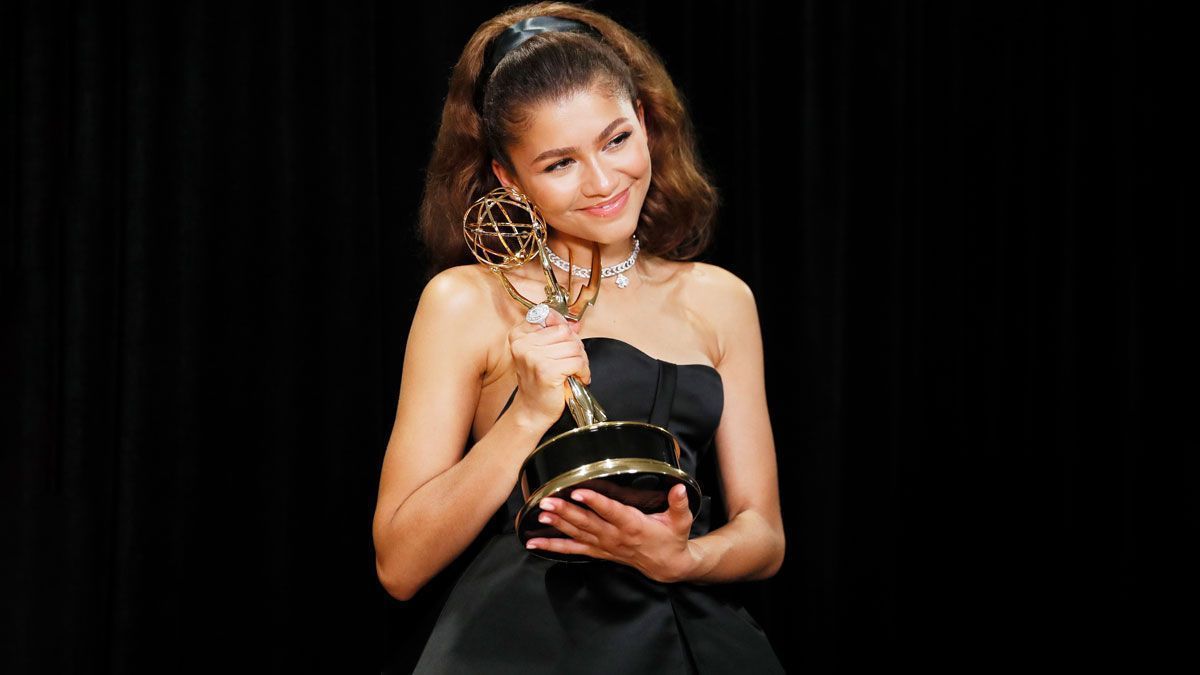 Zendaya: Die besten Frisuren auf den Emmy Awards 22