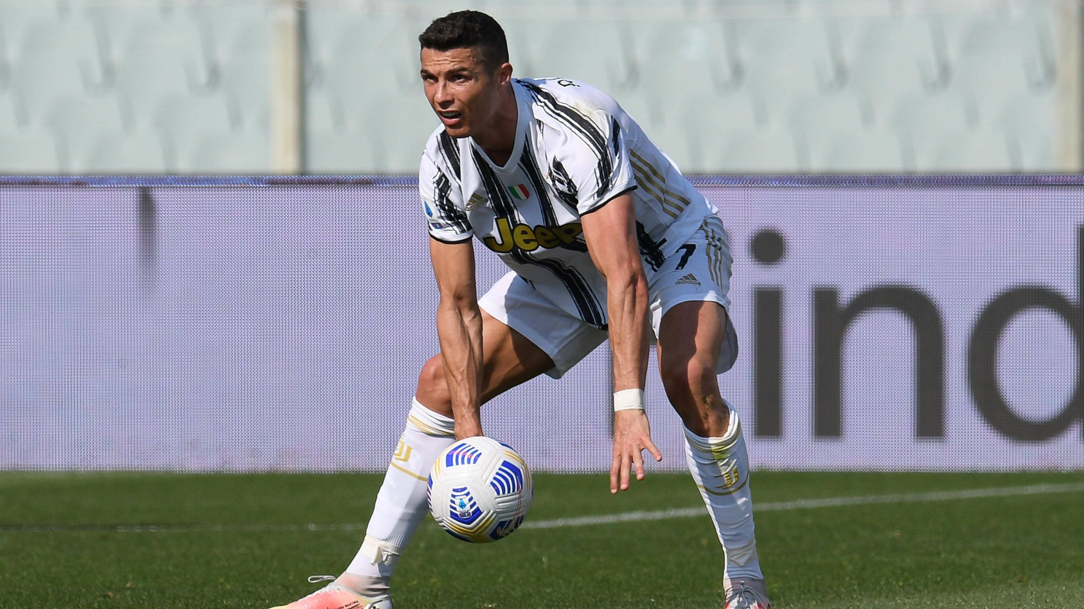 
                <strong>Platz 10 (geteilt): Juventus Turin</strong><br>
                Die aktuelle Saison lief für die "Alte Dame" alles andere als optimal. Nach neun Meisterschaften in Folge ist Juve derzeit nur auf Rang fünf in der Serie A zu finden und stünde ohne die 17 Comeback-Punkte sogar nur auf Platz neun. Die Mannschaft um Superstar Cristiano Ronaldo (Bild) kam in der laufenden Saison nicht so richtig in Schwung und muss noch um die Qualifikation für die Königsklasse bangen. Immerhin: Nach 15 Rückstanden fuhr Juventus noch vier Siege und fünf Unentschieden ein. Ronaldo ist mit 27 Treffern Top-Torjäger der Liga. 
              