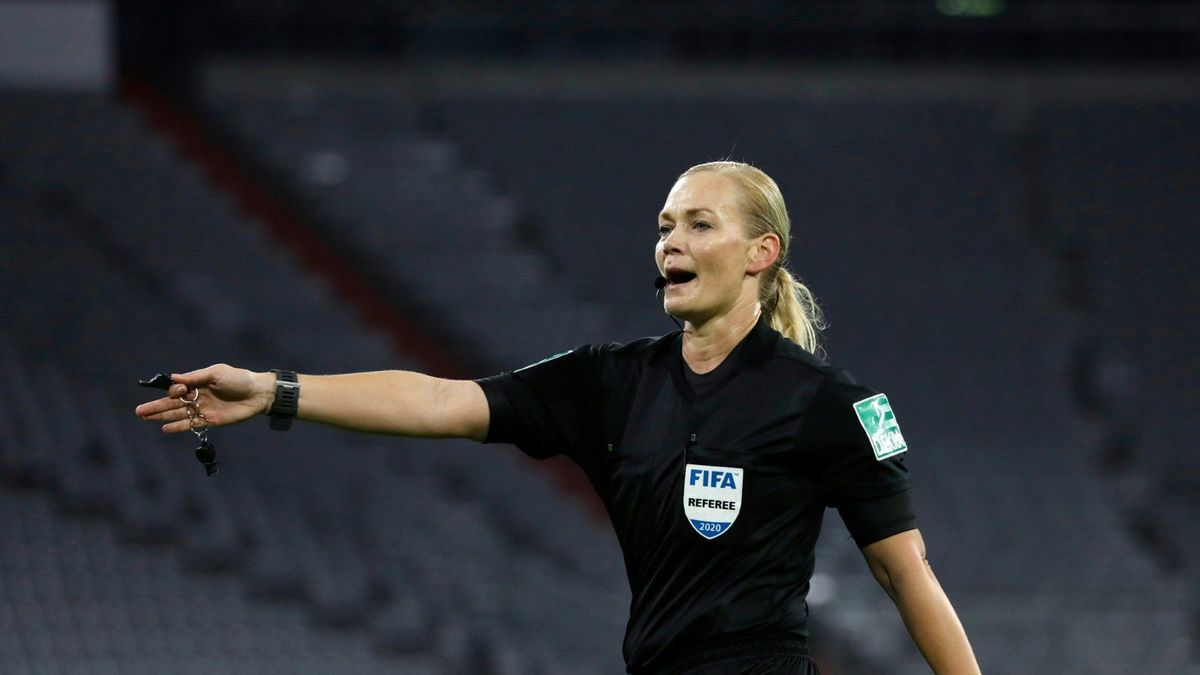 Bibiana Steinhaus-Webb steigt bei der FIFA ein