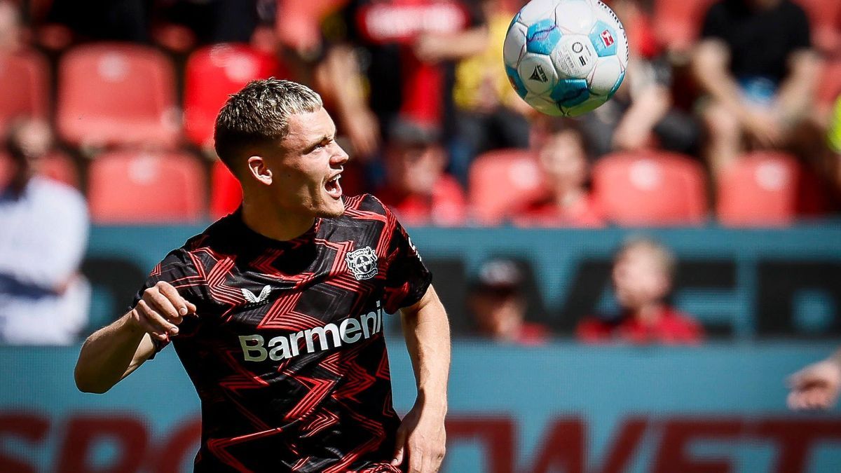 1. Fußball-Bundesliga: Bayer 04 Leverkusen - Borussia Dortmund, 11.05.2025 Florian Wirtz (Bayer 04 Leverkusen, 10); Bayer 04 Leverkusen - Borussia Dortmund an Spieltag 33 der 1. Fußball-Bundesliga ...
