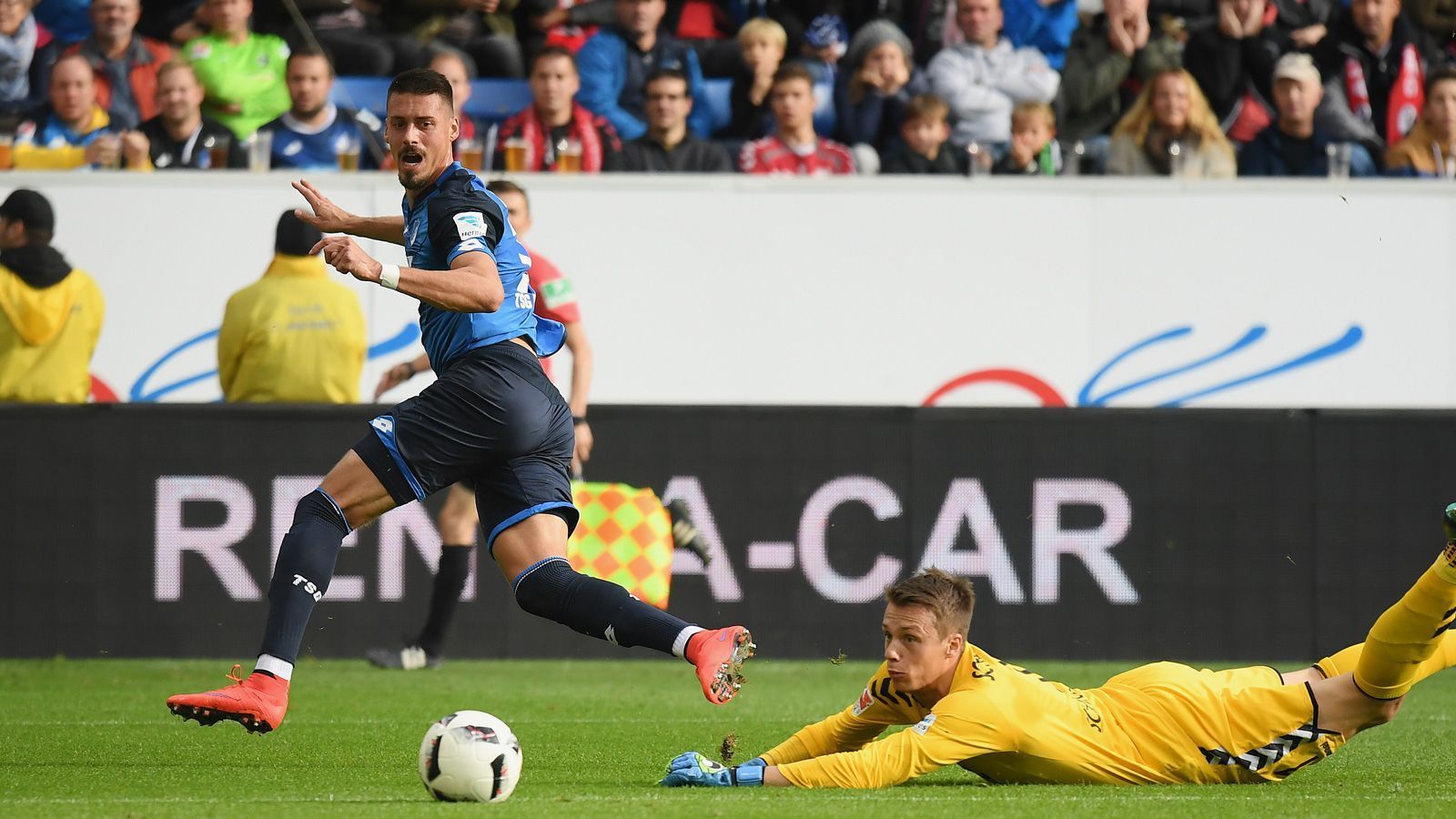 
                <strong>Die besten Sprüche von Sandro Wagner</strong><br>
                "Ich bin in meinen Augen seit einiger Zeit mit Abstand der beste deutsche Stürmer." (Hoffenheim-Stürmer Sandro Wagner in der "Bild" im Dezember 2016)
              