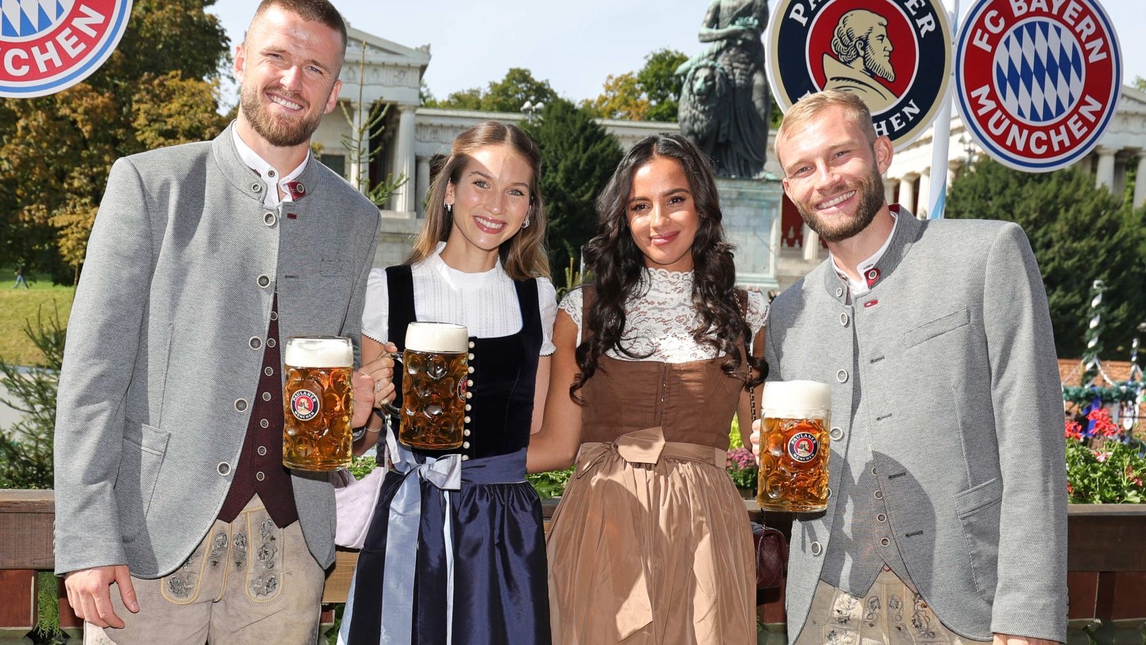 <strong>Der FC Bayern München auf dem Oktoberfest: Die besten Wiesn-Bilder</strong><br>Auch Dier und Konrad Laimer präsentierten sich in Lederhose und Janker mit ihren Partnerinnen.