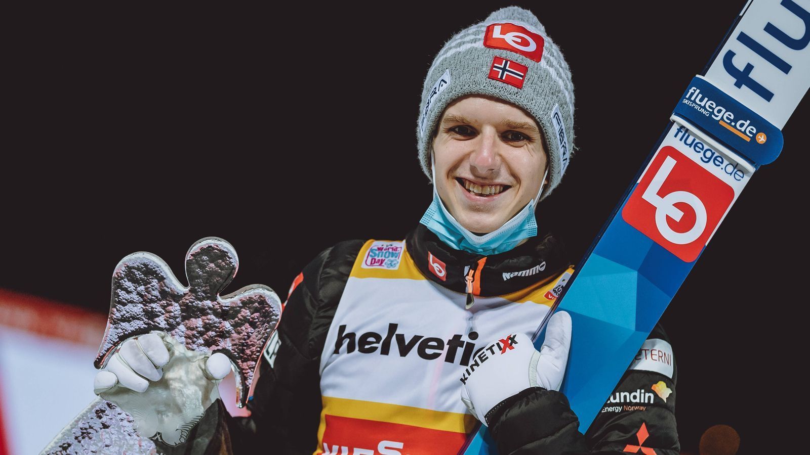
                <strong>Halvor Egner Granerud</strong><br>
                Der 24-jährige Norweger ist der Top-Favorit der Vierschanzentournee. Granerud führt den Gesamtweltcup an, wurde in diesem Jahr Skiflug-Weltmeister im Team und Skiflug-Vizeweltmeister im Einzel. Bei der Vierschanzentournee spielte er bislang keine große Rolle. Nach fünf Weltcup-Siegen in Folge strotzt er nun aber vor Selbstvertrauen und dürfte schwer zu bezwingen sein.
              