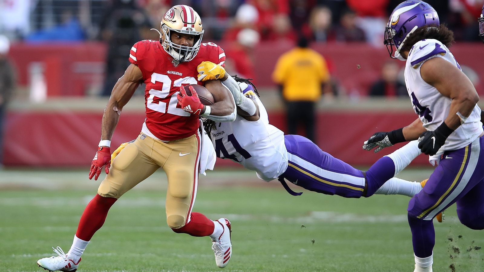 
                <strong>Matt Breida (San Francisco 49ers) </strong><br>
                Mit Jerrick McKinnon, Tevin Coleman, Raheem Mostert und Matt Breida stehen momentan vier Starter auf der Position des Running Backs im Kader der 49ers. Gerüchten zufolge würde Breida einen Neustart begrüßen. Der 25-Jährige kämpfte in der Vergangenheit immer wieder mit Verletzungen. Wenn er auf dem Spielfeld steht, ist er ein sehr dynamischer Läufer, der durch Schnelligkeit und Beweglichkeit viel Raumgewinn erzielen kann.
              