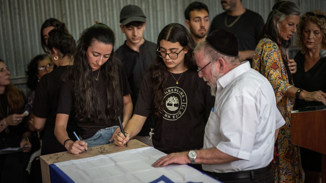 Shani Louk wurde auf der Flucht von einem Musikfestival während des Hamas-Angriffs am 7. Oktober getötet und ihre Leiche wurde in den Gazastreifen gebracht.