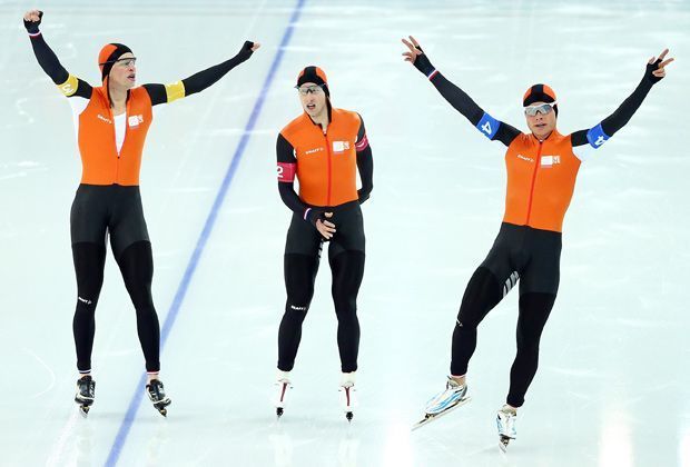 
                <strong>Eisschnelllauf, Teamverfolgung, Herren - Gold - Niederlande</strong><br>
                Eisschnelllauf: Jan Blokhuijsen, Sven Kramer und Koen Verweij gewinnen in der Teamverfolgung und holen damit Gold für die Niederlande! 
              