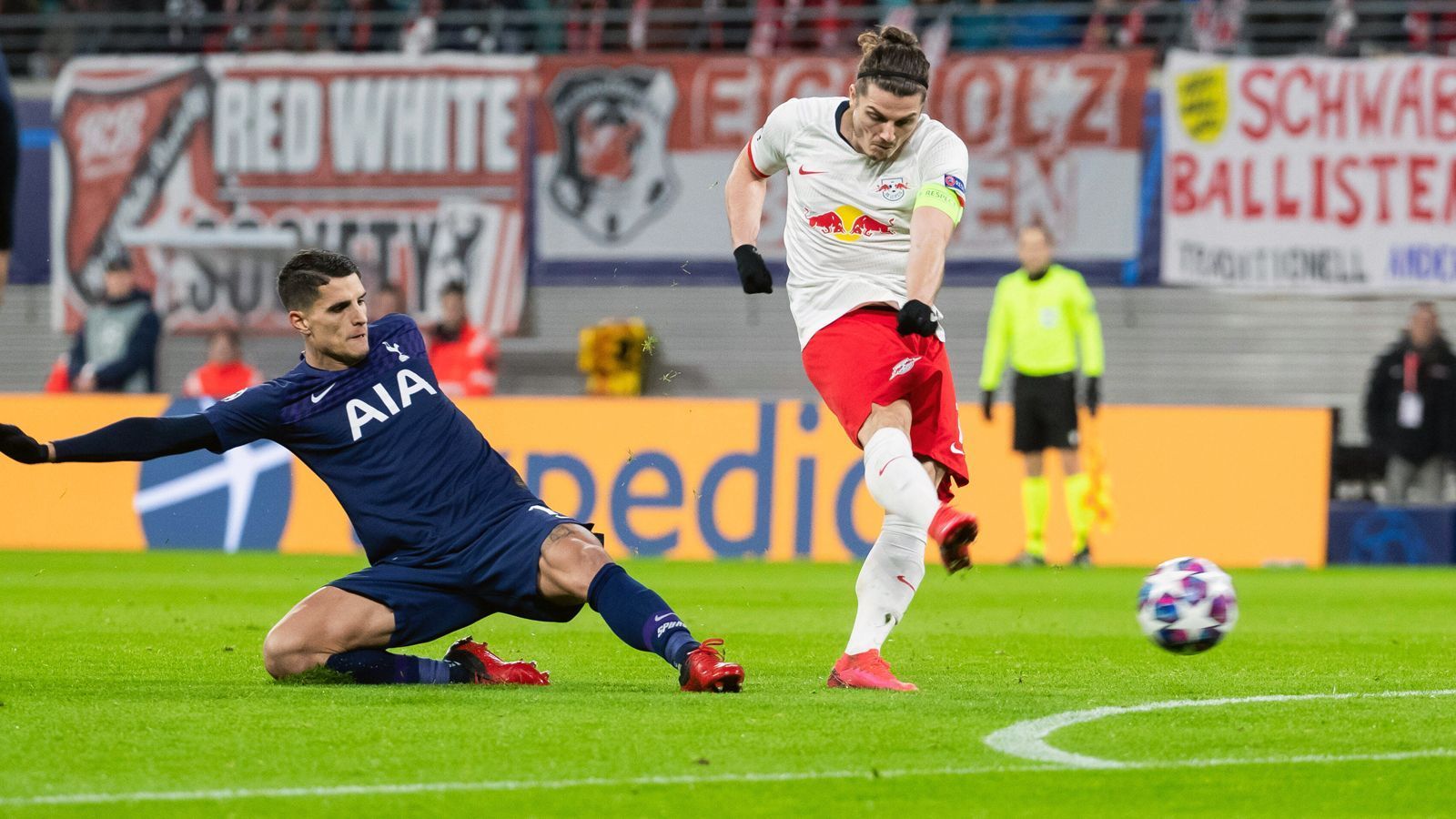 
                <strong>RB Leipzig zieht ins Viertelfinale ein - die Noten</strong><br>
                Mit einem souveränen 3:0-Erfolg im Rückspiel gegen Tottenham Hotspur zieht RB Leipzig völlig verdient ins Viertelfinale der Champions League ein (ZUM SPIELBERICHT). Dabei zieht RB den Engländern früh den Zahn. Vor allem Sabitzer, Laimer und Upamecano ragen heraus. Die ran-Einzelkritik.
              