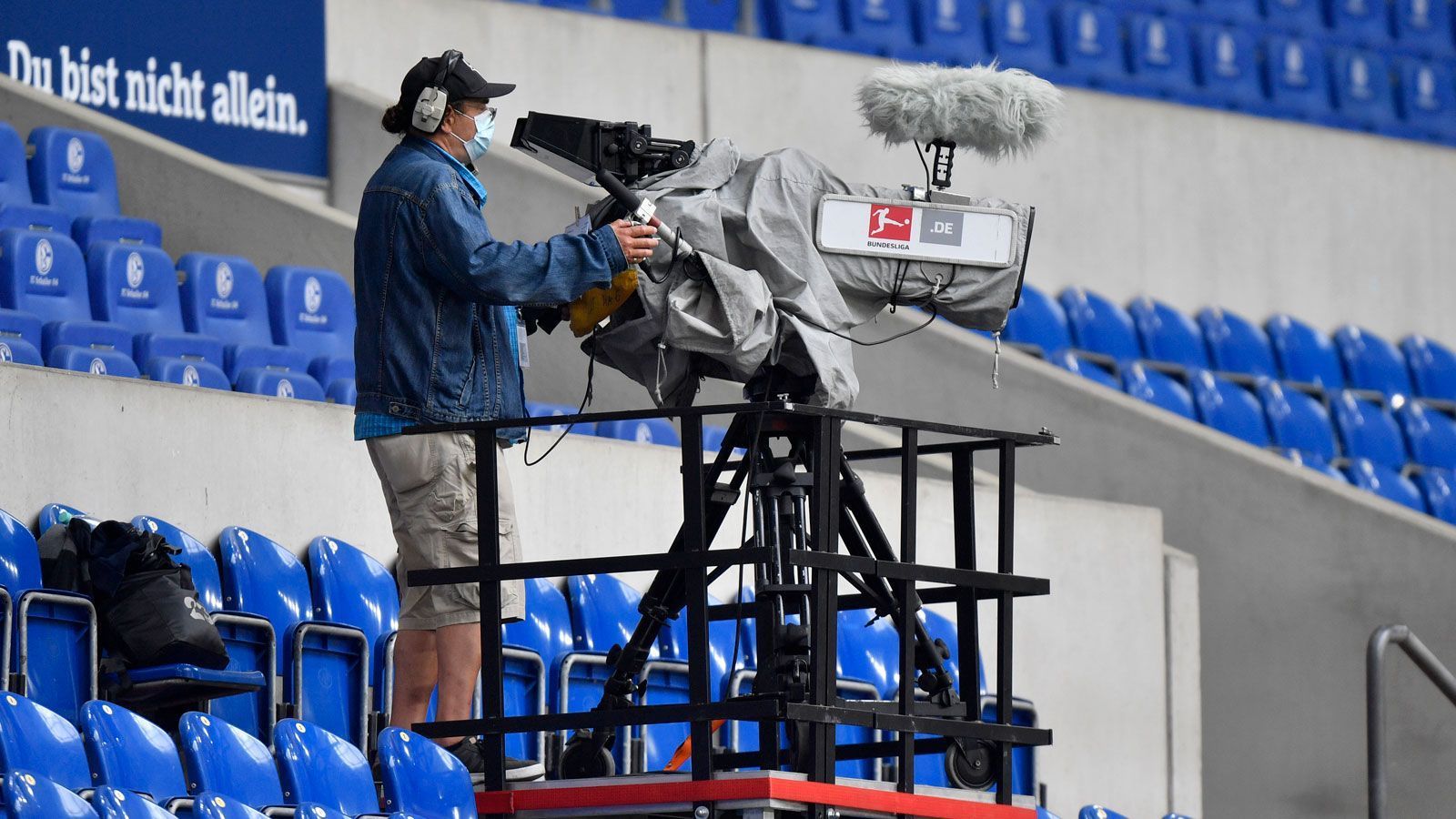 
                <strong>TV nach Rückstand ausschalten?</strong><br>
                Die Arminia ging auswärts fünfmal in Rückstand und verlor daraufhin jedes dieser Spiele. Am ersten Spieltag erzielte der Zweitligameister bei Eintracht Frankfurt die einzige Auswärtsführung - am Ende stand immerhin ein Punkt. S04 lag in der Veltins-Arena in vier Partien zurück - nur einmal konnte ein Zähler gerettet werden.Siegt folglich der Klub, der im "Toilet Bowl" in Führung geht? Wer liefert die lang ersehnte Reaktion? Das werden wir am Samstag (15:30 Uhr im Liveticker auf ran.de) erfahren.
              