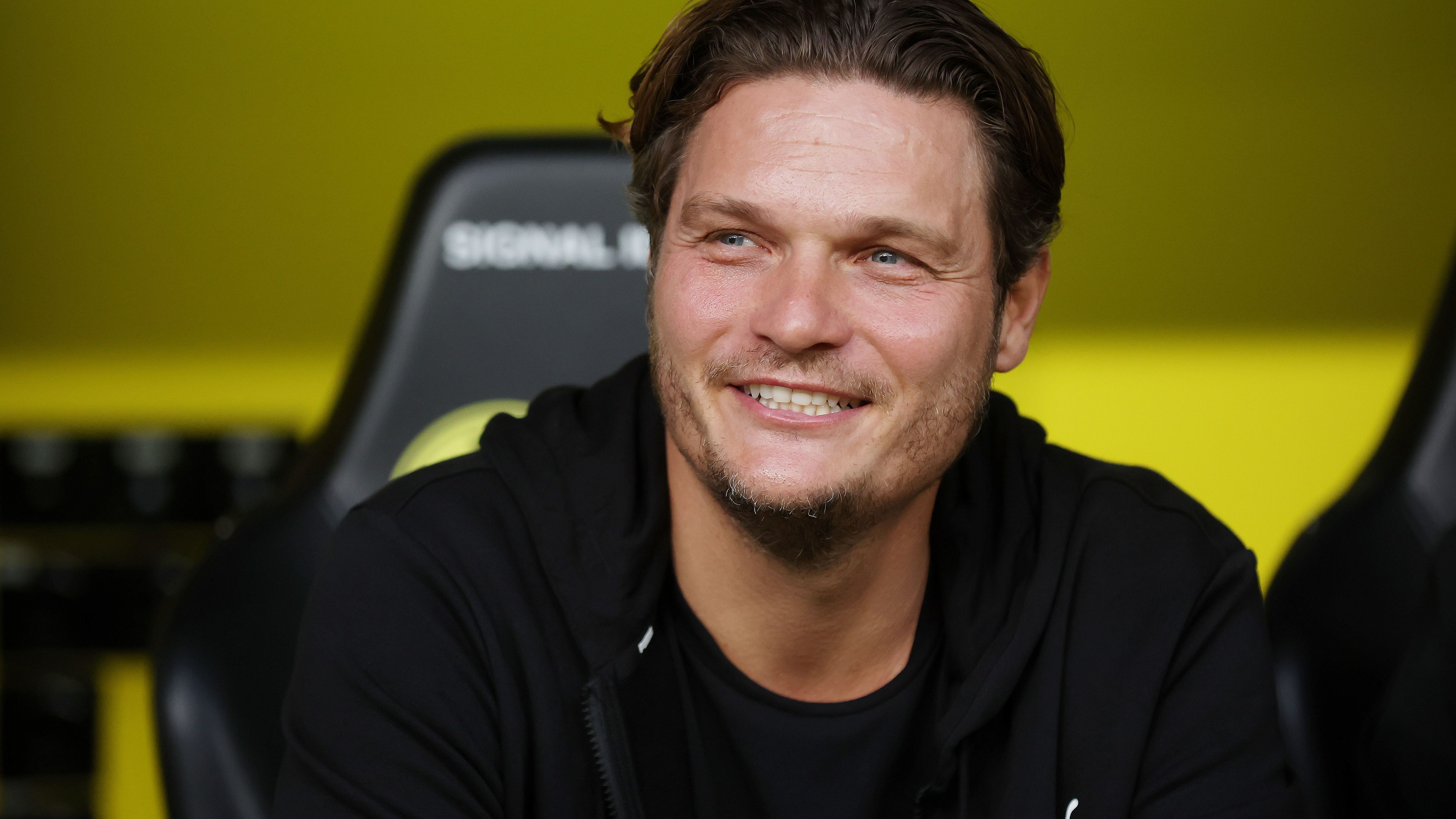 <strong>Edin Terzić (Trainer von Borussia Dortmund)</strong><br>"Ich bin mir sicher, dass sich die Jungs alles kaufen können, was sie wollen. Das nächste Auto. Den nächsten teuren Urlaub. Das nächste Haus. Aber was sie sich nicht kaufen können, ist dieser Moment, nächste Woche ins Stadion zu kommen."<br><em>Der BVB-Trainer vor dem letzten Saisonspiel, in das der BVB als Tabellenführer ging.</em>