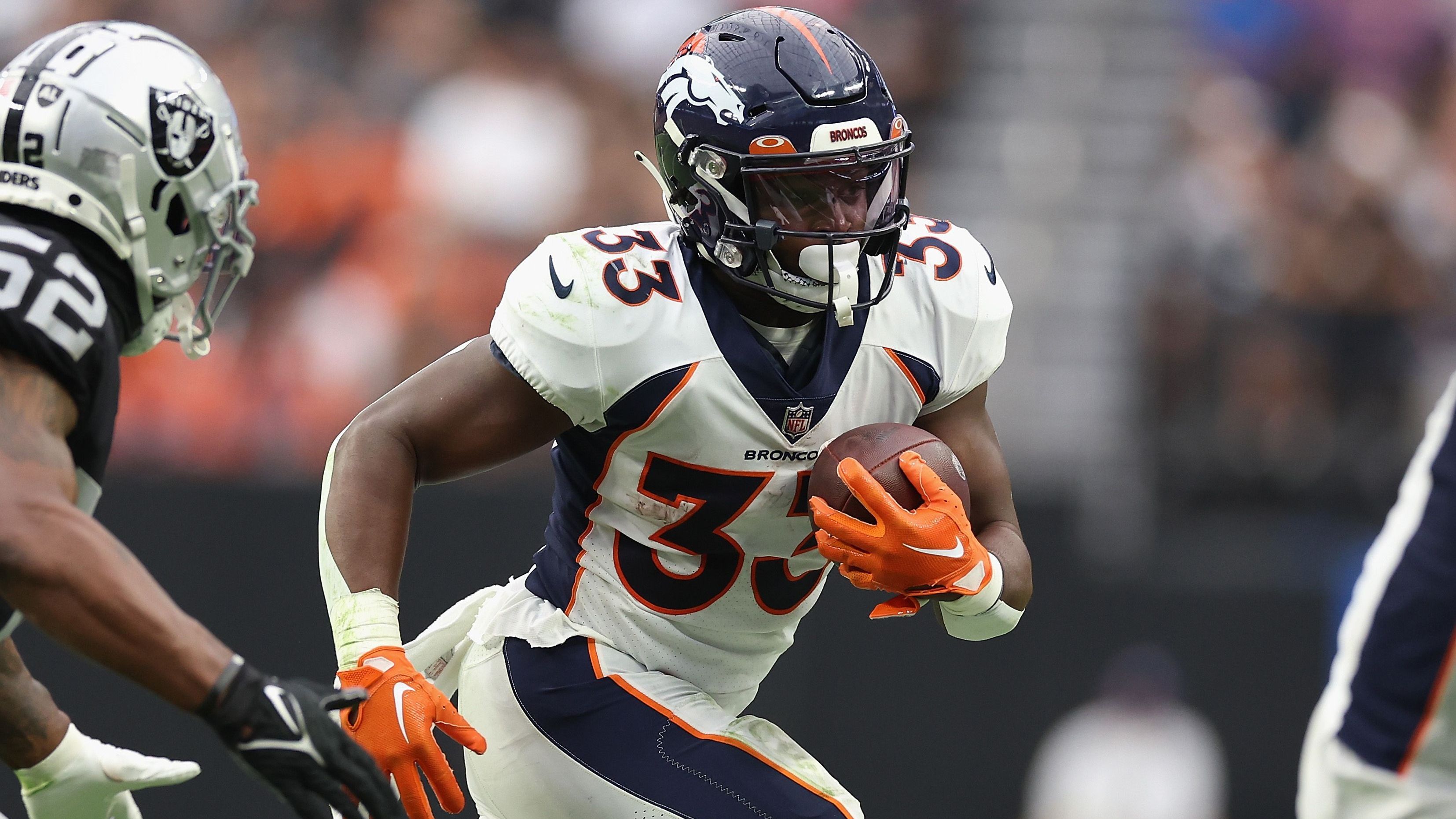 <strong>Denver Broncos: Rückblick</strong><br>
                • Bilanz in der regulären Saison 2022/23: 5:12<br>• Playoffs: /<br>• wichtige Abgänge: Dalton Risner (Offensive Guard), Graham Glasgow (Offensive Liner), Dre'Mont Jones (Edge Rusher)<br>• wichtige Neuzugänge: Marvin Mims Jr. (Wide Receiver, Rookie), Mike McGlinchey (Offensive Tackle), Samaje Perine (Running Back), Jarrett Stidham (Quarterback), Zach Allen (Defensive Liner), Drew Sanders (Linebacker, Rookie), Riley Moss (Cornerback, Rookie)