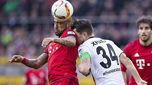 
                <strong>Arturo Vidal (Bayern München)</strong><br>
                Arturo Vidal (Bayern München): In der Schule würde man sagen: Er ist stets bemüht. Sein Einsatz und Wille sind vorbildlich, doch seinen Platz im Bayern-Mittelfeld scheint er noch nicht so ganz gefunden zu haben. Seine beste Aktion ist eine Passstafette mit Müller und Lahm, an dessen Ende Lewandowski zum Abschluss kommt. Ansonsten eher unauffällig. ran-Note: 4.
              