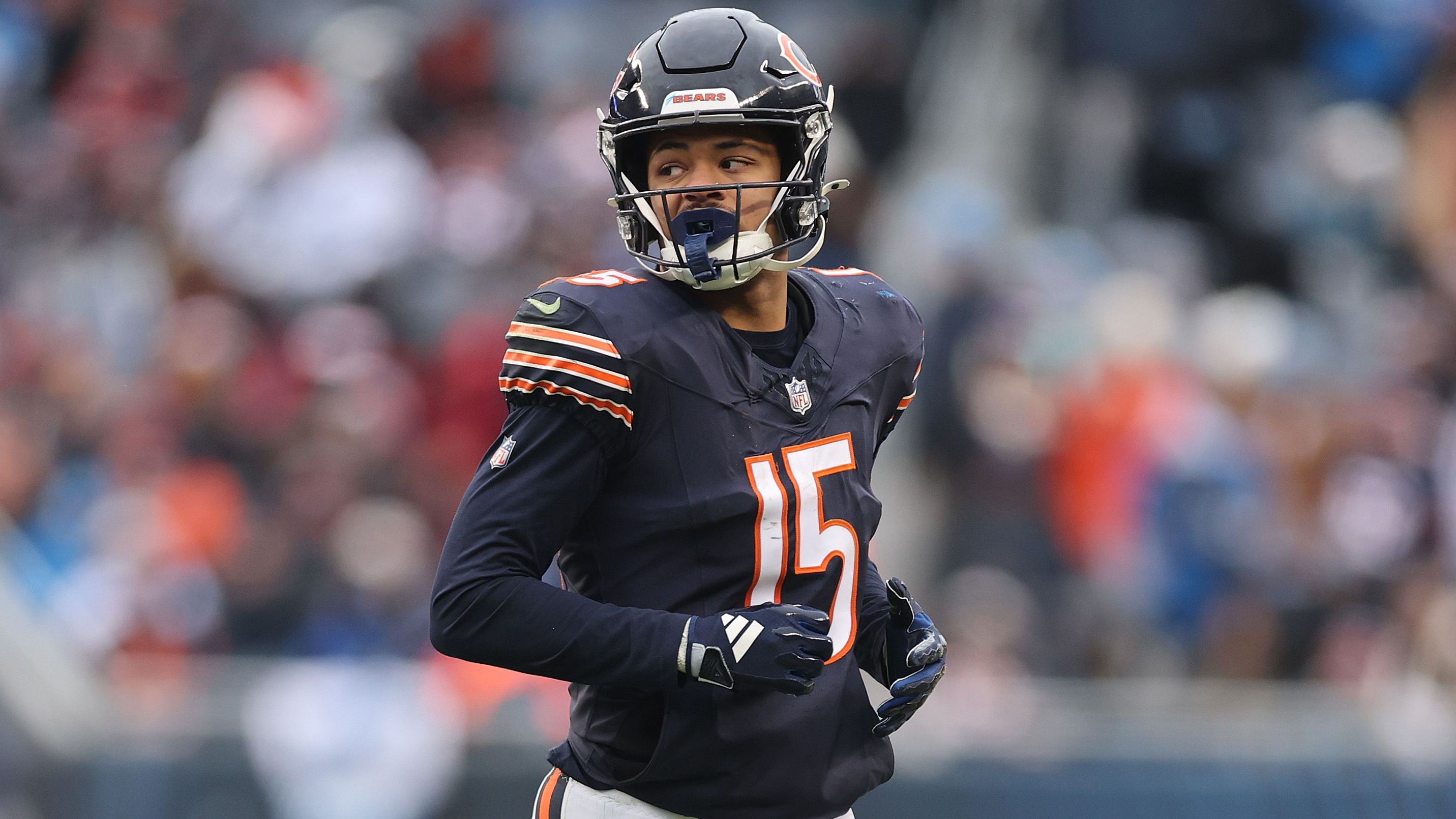 <strong></strong><strong>Chicago Bears: Rome Odunze (Wide Receiver)</strong><br>Mit der Verpflichtung von Offense-Guru Ben Johnson als Head Coach richtet sich in Chicago viel Aufmerksamkeit auf Caleb Williams. Doch auch Wide Receiver Rome Odunze könnte enorm profitieren. Der Erstrundenpick fing als Rookie bereits 734 Yards und drei Touchdowns, ließ aber auch einiges an Potenzial liegen. Mit Johnsons System und Williams’ Entwicklung könnte Odunze zum WR1 der Bears aufsteigen.