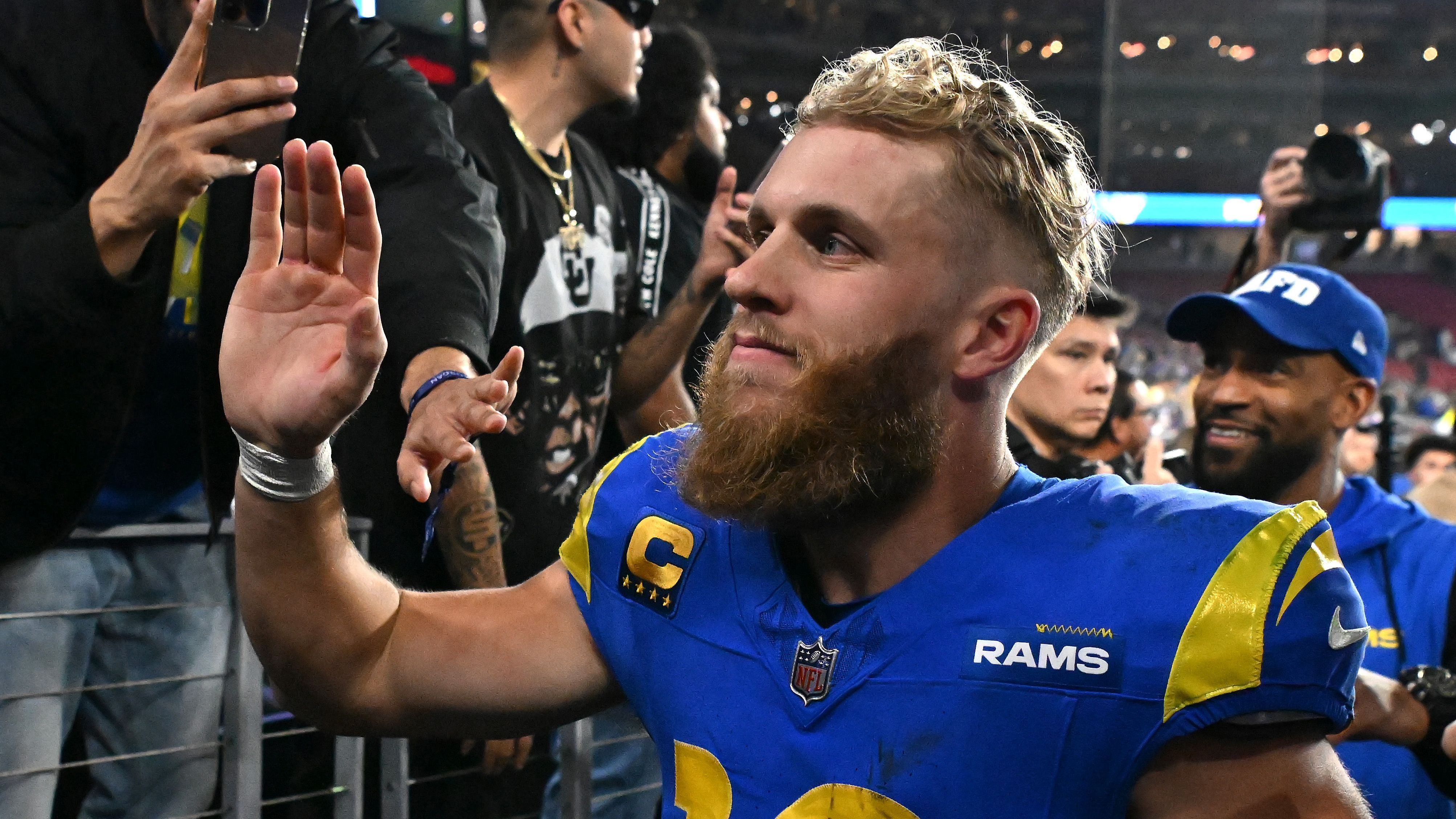 <strong>Cooper Kupp (Los Angeles Rams)</strong><br>Die Zukunft von Cooper Kupp bei den Los Angeles Rams ist offen. Das bestätigte der 31-Jährige selbst. "Ich weiß nur, dass ich nächstes Jahr spielen werde", sagte er laut "ESPN." "Wir werden sehen, was passiert. Ich kann nichts beeinflussen, was nicht in meiner Kontrolle liegt." Würden die Rams Kupp vor dem 1. Juni entlassen, könnten sie fast acht Millionen Dollar Cap Space sparen.