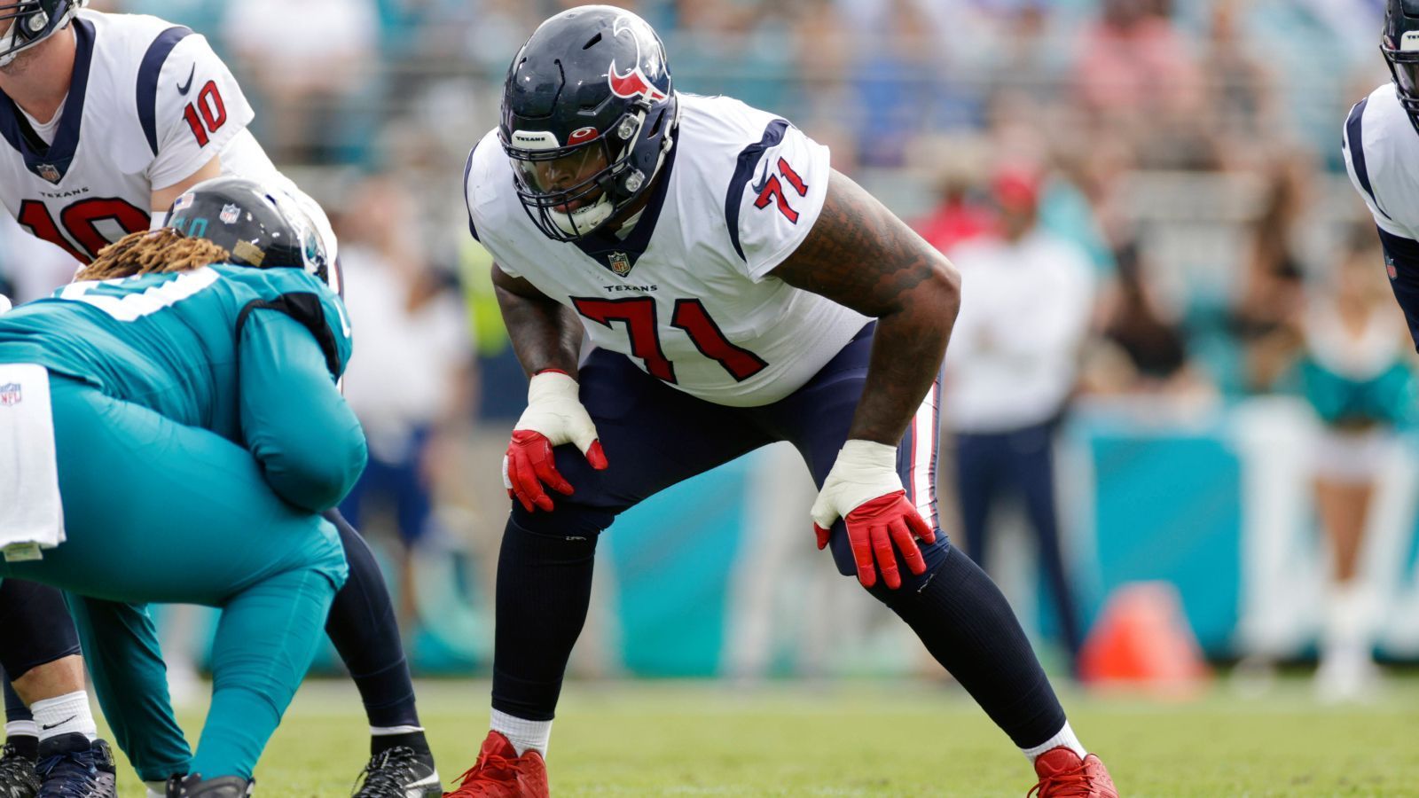 
                <strong>Tytus Howard (Houston Texans)</strong><br>
                &#x2022; Position: Offensive Tackle<br>&#x2022; Draft-Position 2019: 23<br>&#x2022; Garantiertes Gehalt 2023: 13.202.000 US-Dollar<br>
              