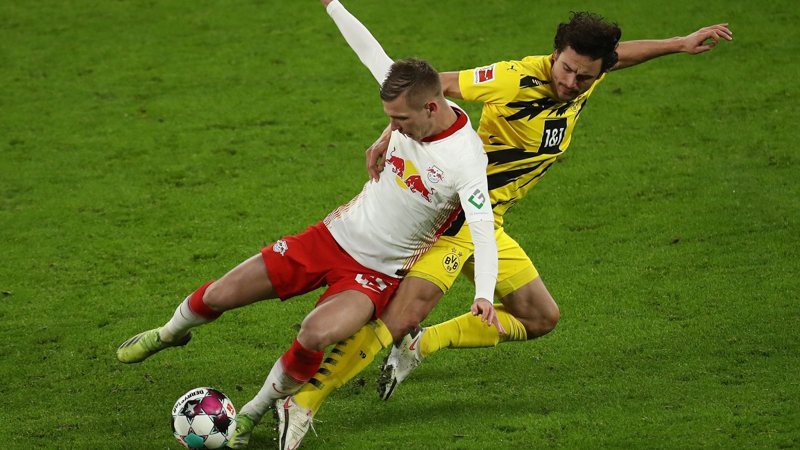 
                <strong>BVB kocht RB ab: Die Spieler in der Einzelkritik</strong><br>
                Dank einer Leistungssteigerung in der zweiten Halbzeit gewinnt Borussia Dortmund am 15. Spieltag verdient 3:1 bei RB Leipzig. Wir haben beide Mannschaften benotet.
              