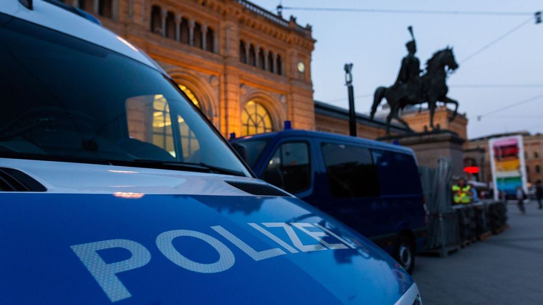 Polizei vor dem Hauptbahnhof - Archiv