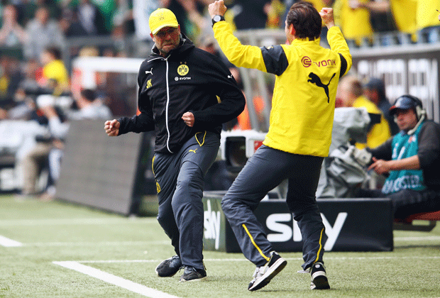 
                <strong>Kloppos Abschied aus Dortmund</strong><br>
                Als es dann losgeht, ist Kloppo gleich wieder in seinem Element. Schon vor dem Seitenwechsel hat der Noch-BVB-Coach drei Mal die Gelegenheit, zu seinen Jubelausbrüchen anzusetzen
              