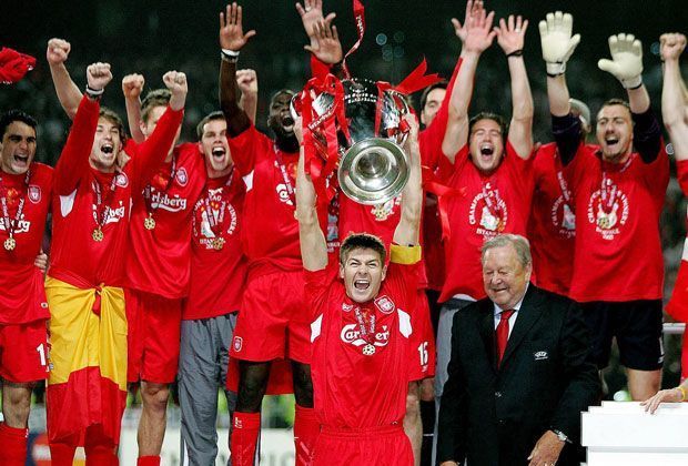 
                <strong>Gewinn der Champions League</strong><br>
                Es ist der größte Triumph seiner Karriere. Im Jahr 2005 sichern sich Steven Gerrard und der FC Liverpool den Titel in der Champions League. Nach einem 0:3-Rückstand gegen den AC Mailand triumphieren die Reds am Ende im Elfmeterschießen.
              
