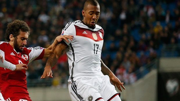 
                <strong>Jerome Boateng</strong><br>
                Jerome Boateng: Noch der beste Abwehrspieler, wobei er die vogelwilde Phase nach dem 1:1 auch nicht verhindern kann. Die langen Bälle des Bayern-Profis finden nur in der Anfangsphase Abnehmer. ran-Note: 4.
              