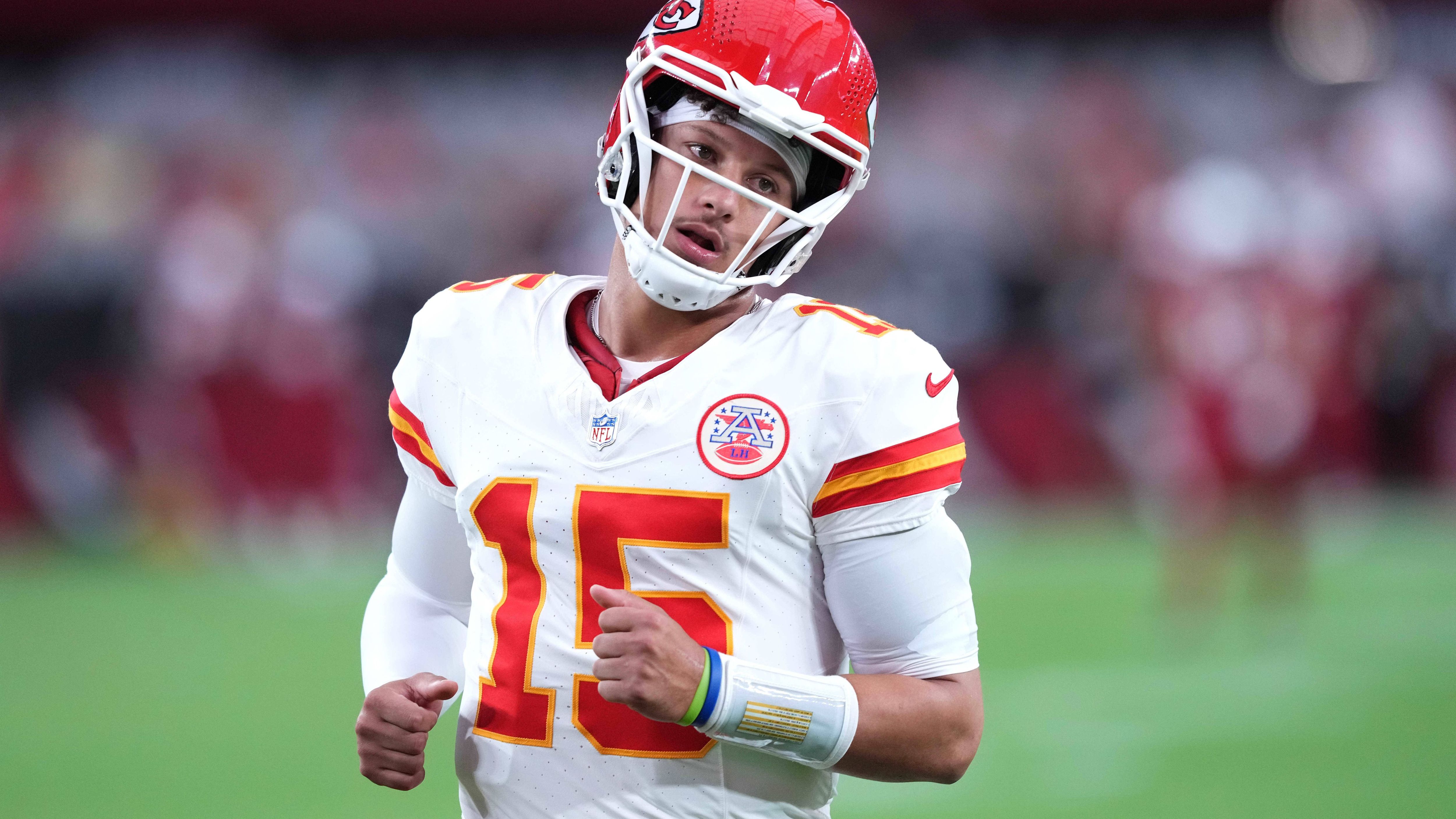 <strong>Kansas City Chiefs</strong><br>- Patrick Mahomes (Foto): Wenig überraschend steht der beste Spieler der NFL in dieser Liste.<br>- Travis Kelce: Mahomes' kongenialer Partner auf der Tight-End-Position darf natürlich auch nicht fehlen.<br>- Creed Humphrey: Unfassbar wichtig für die Stabilität der O-Line ist der junge Center.<br>- Chris Jones: Der Routinier ist wichtigste Spieler in der Defense für die Chiefs.<br>- Nick Bolton: Eine ganz starke Rookie-Saison lässt auf mehr hoffen in der neuen Spielzeit.