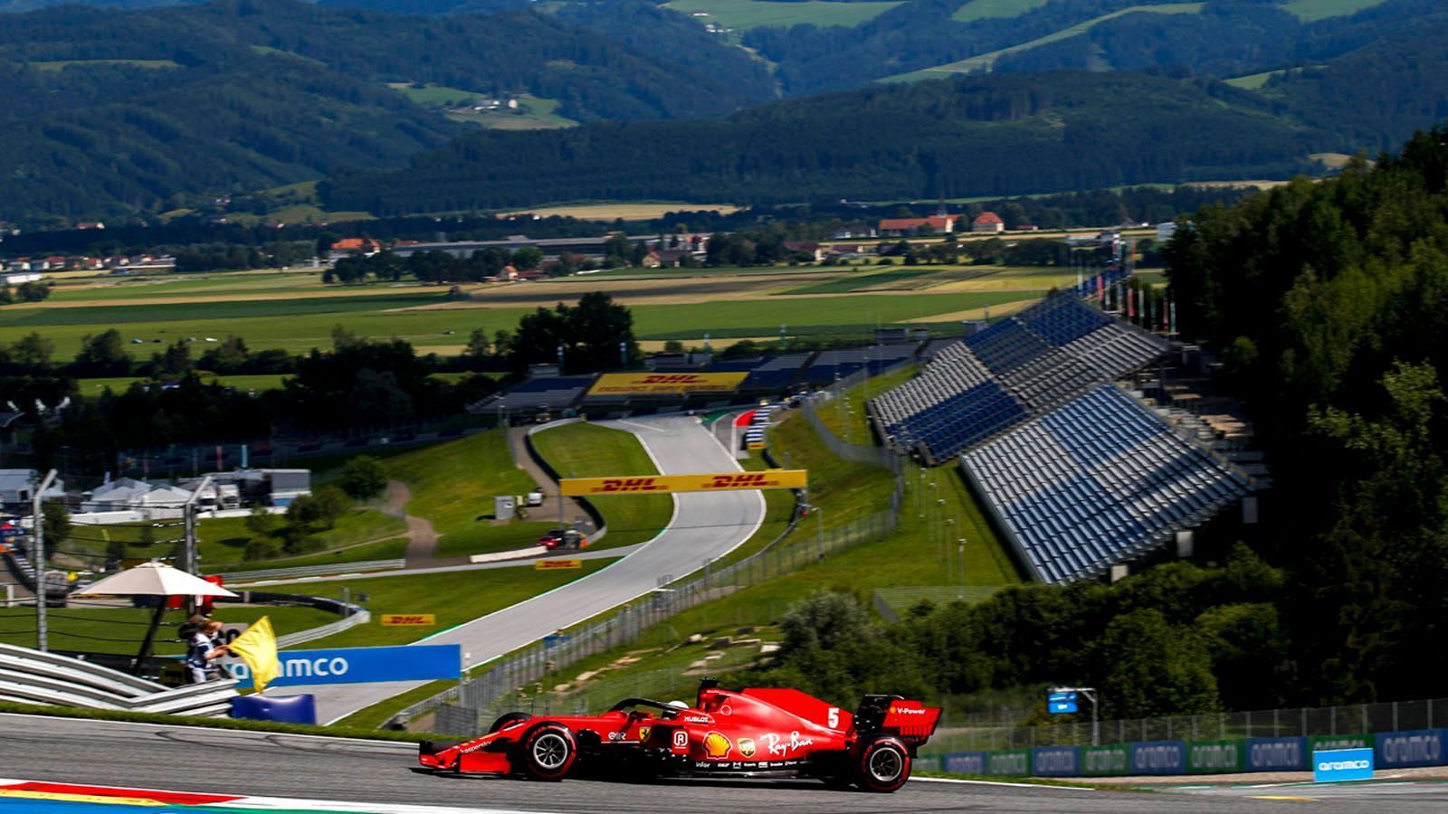 
                <strong>Ferrari ist fast eine Sekunde langsamer als im Vorjahr</strong><br>
                Vettel gibt sich pessimistisch: "Unter normalen Umständen sind die Plätze fünf bis sieben gerade das, was für uns drin ist. Wir haben jede Menge Arbeit." Viel Arbeit hat vor allem Mattia Binotto, der Teamchef von Ferrari. "Wir haben gesehen, dass ein paar Zehntel einen großen Unterschied in der Reihenfolge ausmachen können", weiß Binotto. Während Charles Leclerc im ersten Rennen Platz 2 belegte, hätte Vettel "mit der Balance des Autos zu kämpfen" gehabt. Fakt ist: Im Vergleich zum Vorjahr ist der Ferrari um fast eine Sekunde langsamer geworden. Fuhr Leclerc im Jahre 2019 in Österreich mit 1:03,003 Sekunden noch auf die Pole Position, betrug seine Zeit diesmal 1:03,923 Sekunden. Binotto verspricht im Hinblick auf das zweite Rennen, er würde nun "jeden Stein umdrehen und herausfinden, woran das liegt."
              