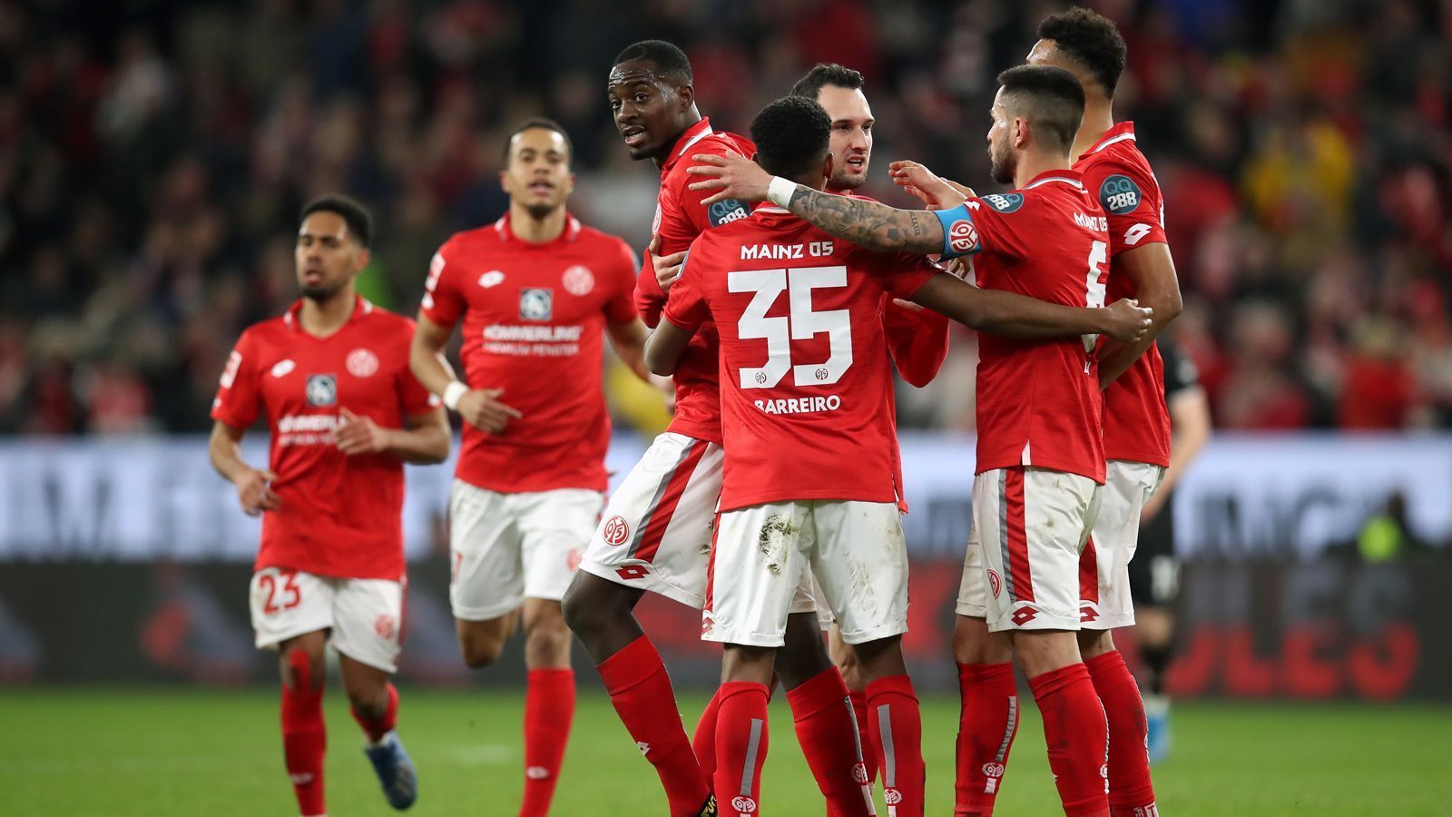 
                <strong>Platz 15: 1. FSV Mainz 05</strong><br>
                 - 26 Punkte - 34:53 Tore - Torverhältnis: -19 - Restprogramm: Köln (A), Leipzig (H), Union Berlin (A), Hoffenheim (H), Frankfurt (A), Augsburg (H), Dortmund (A), Bremen (H), Leverkusen (A) - Verletzte: Robin Zentner (Kreuzbandanriss) - Sperren: Jean-Philipp Mateta (Gelb-Rote Karte) - Sperre droht: Ridle Baku, Danny Latza, Edimilson Fernandes (jeweils vier Gelbe Karten)
              