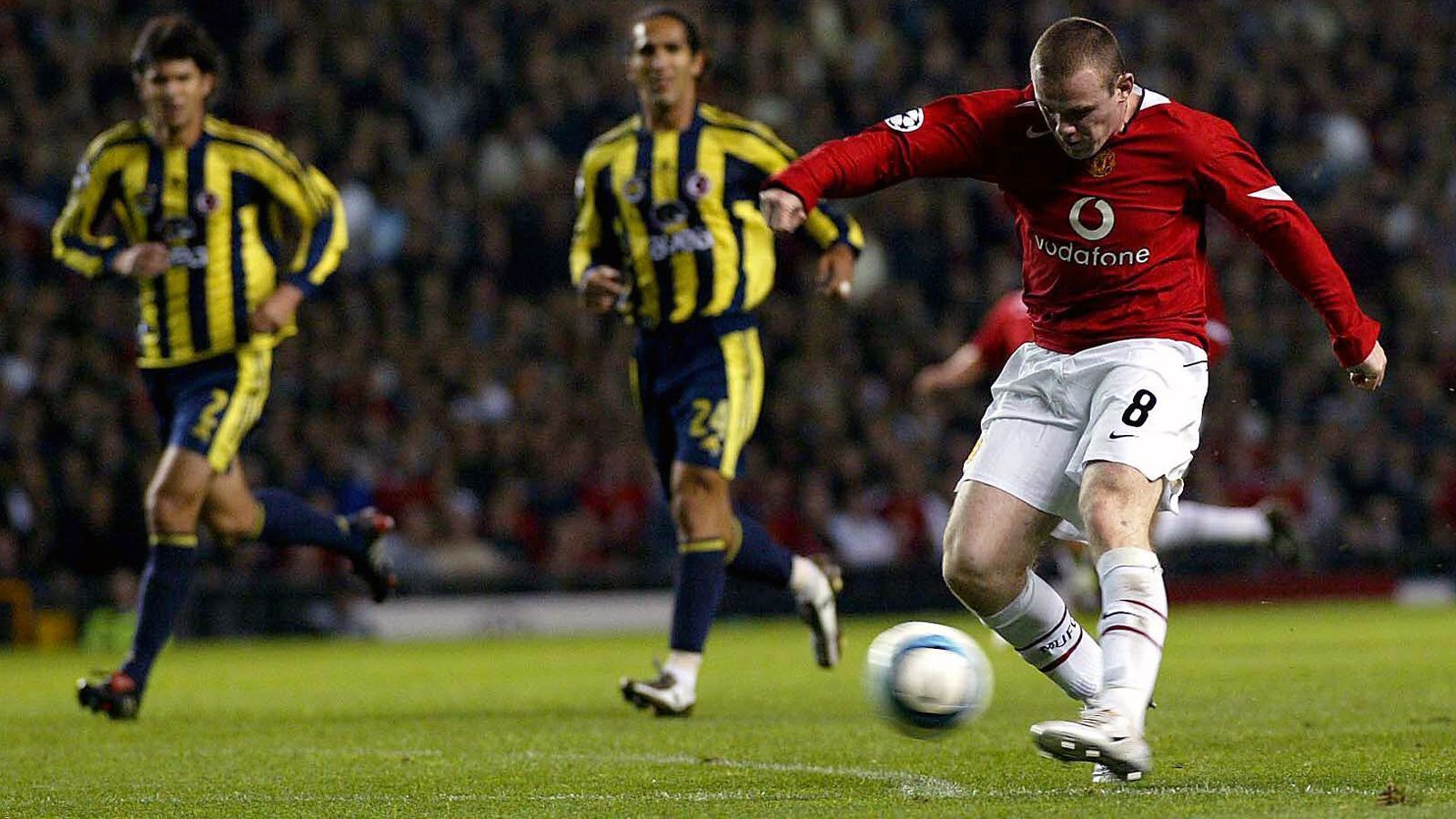 
                <strong>Platz 4 - Wayne Rooney (Manchester United)</strong><br>
                Alter bei seinem Dreierpack: 18,9 JahreSpiel gegen: Fenerbahce Istanbul (28. September 2004)
              