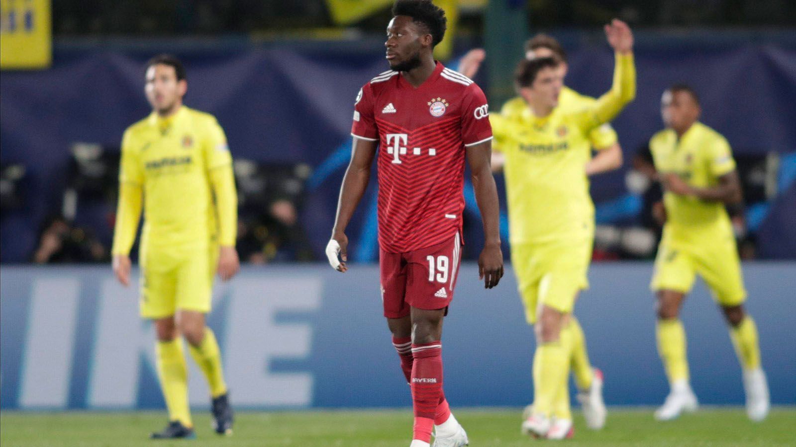 
                <strong>Alphonso Davies</strong><br>
                Der Linksverteidiger hatte lange wegen Anzeichen einer Herzmuskelentzündung pausiert, am Mittwoch kehrt er direkt in die Startelf zurück. Davis legt sofort den Vorwärtsgang ein, das 0:1 fällt aber über seine Seite. Dabei verliert der Kanadier kurz die Orientierung. Nach einer knappen Stunde verhindert Davies mit einer perfekten Grätsche das 2:0. Insgesamt mit einem ordentlichen Comeback. ran-Note: 3
              