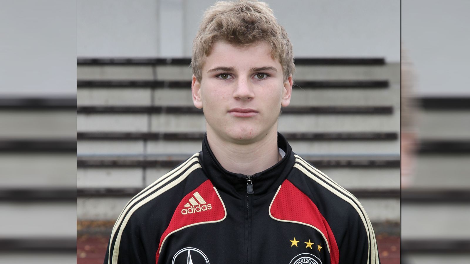 
                <strong>Timo Werner</strong><br>
                Man mag es kaum glauben, aber dieses Bild von Timo Werner ist bereits acht Jahre alt. Damals spielte er noch in der Jugend des VfB Stuttgart.
              