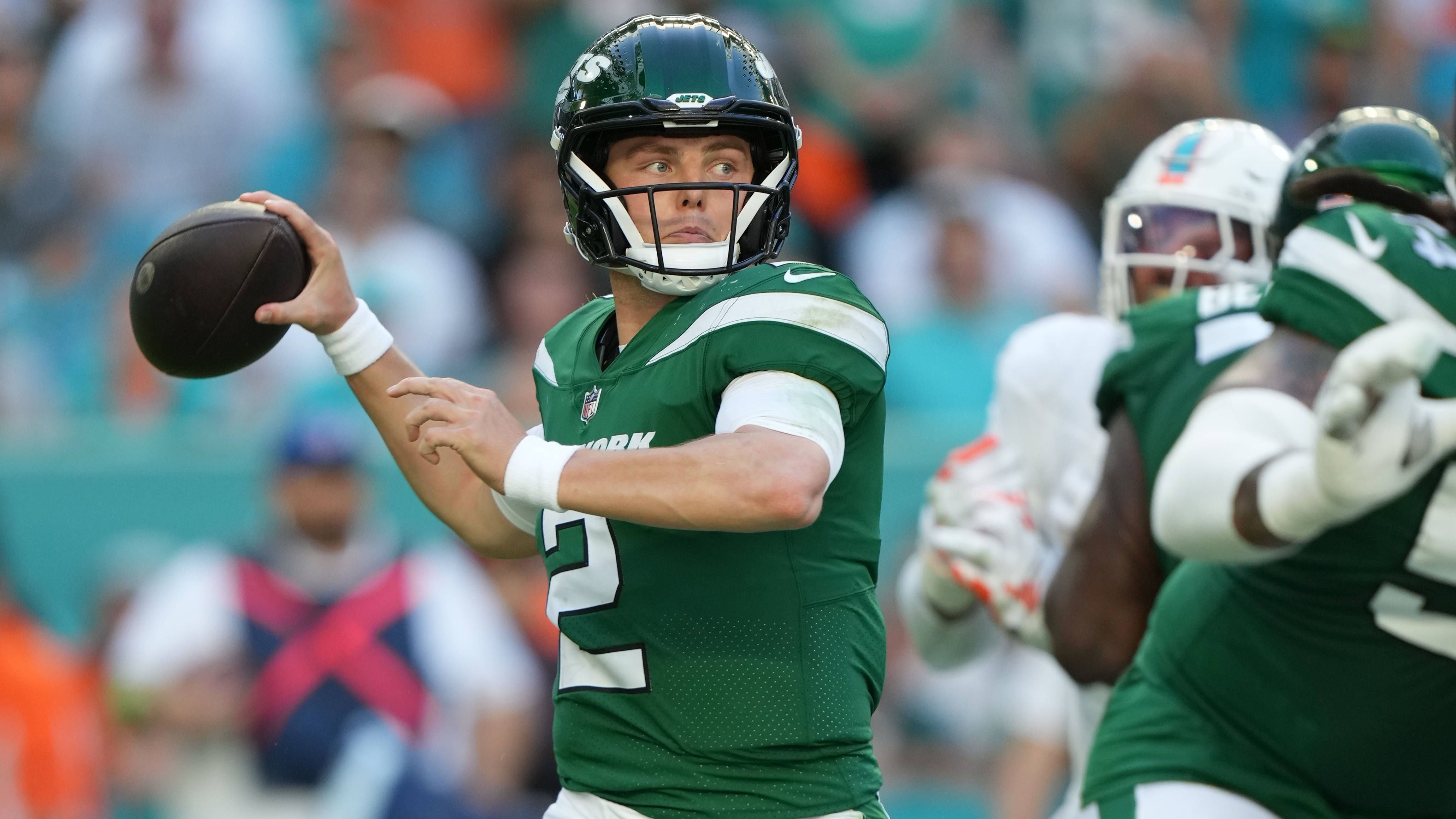 <strong>Platz 32: New York Jets<br></strong>Gesamtentfernung: 36* Yards<br>Passing Touchdowns insgesamt: 11<br>Häufig eingesetzter Quarterback:&nbsp;Zach Wilson (9 TDs in 12 Spielen)<br><br>*Mit zusammengerechnet nur 36 Yards stellen die Jets einen neuen Negativrekord auf. Seit Beginn der Datenerfassung im Jahr 2006 erzielte keine Franchise weniger Yards bei Touchdown-Pässen. Bisheriger "Rekordhalter" war Christian Ponder mit den 2012er Minnesota Vikings mit 72 Yards.