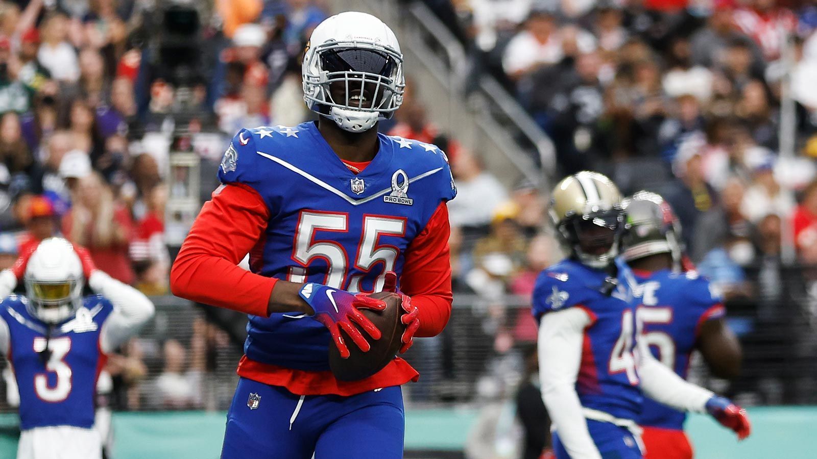 
                <strong>12. (geteilt) Chandler Jones</strong><br>
                &#x2022; Team: Las Vegas Raiders<br>&#x2022; Position: Right Outside Linebacker<br>&#x2022; <strong>Overall Rating: 90</strong><br>&#x2022; Key Stats: Acceleration 79 - Strength 87 - Awareness 92<br>
              