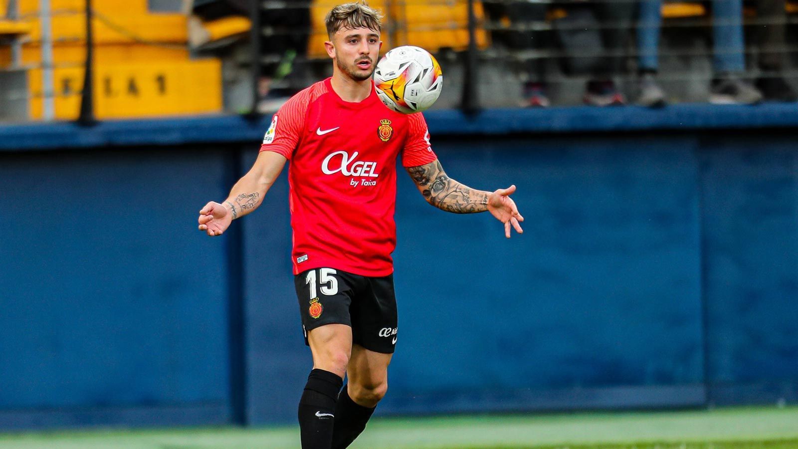 
                <strong>VfB Stuttgart</strong><br>
                Sechs verliehene Spieler: Pablo Maffeo (Foto/ RCD Mallorca), Philipp Klement (SC Paderborn 07), Darko Churlinov (FC Schalke 04), Maxime Awoudja (WSG Tirol), Antonis Aidonis (SG Dynamo Dresden) und Momo Cisse (Wisla Krakau)Drei ausgeliehene Spieler: Konstantinos Mavropanos (FC Arsenal), Omar Marmoush (VfL Wolfsburg) und Hiroki Ito (Jubilo Iwata)
              