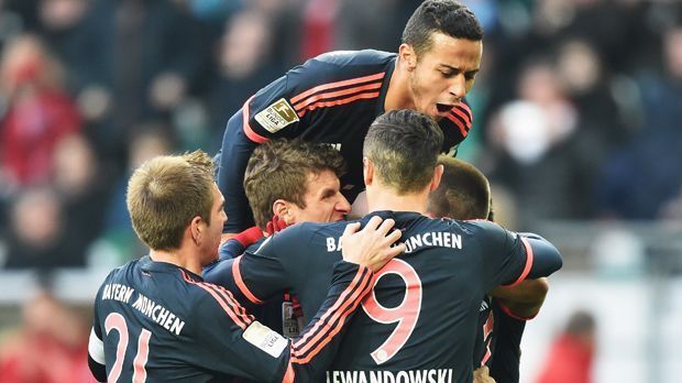 
                <strong>Thiago</strong><br>
                Thiago: Ersetzt ab der 50. Minute Costa auf der Halbposition. Die Partie läuft an ihm vorbei. Trabt viel rum, ohne ins Spiel einzugreifen, wirkt wie ein Anschwitzen gegen Hertha am Dienstag. Nur in den Zweikämpfen stark. Note: 4
              