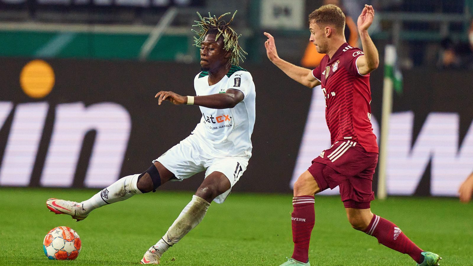 
                <strong>Furioses Gladbach fertigt Bayern ab - die Einzelkritik zur Pokal-Gala</strong><br>
                Was für ein verrückter Fußballabend im Borussia-Park. Die Mönchengladbacher spielen groß auf und schießen überraschend schwache Münchener mit 5:0 aus dem Stadion. ran hat beide Teams in der Einzelkritik. 
              